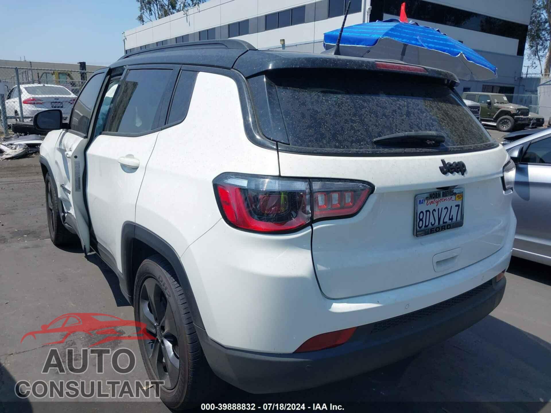 JEEP COMPASS 2018 - 3C4NJCBB3JT300381