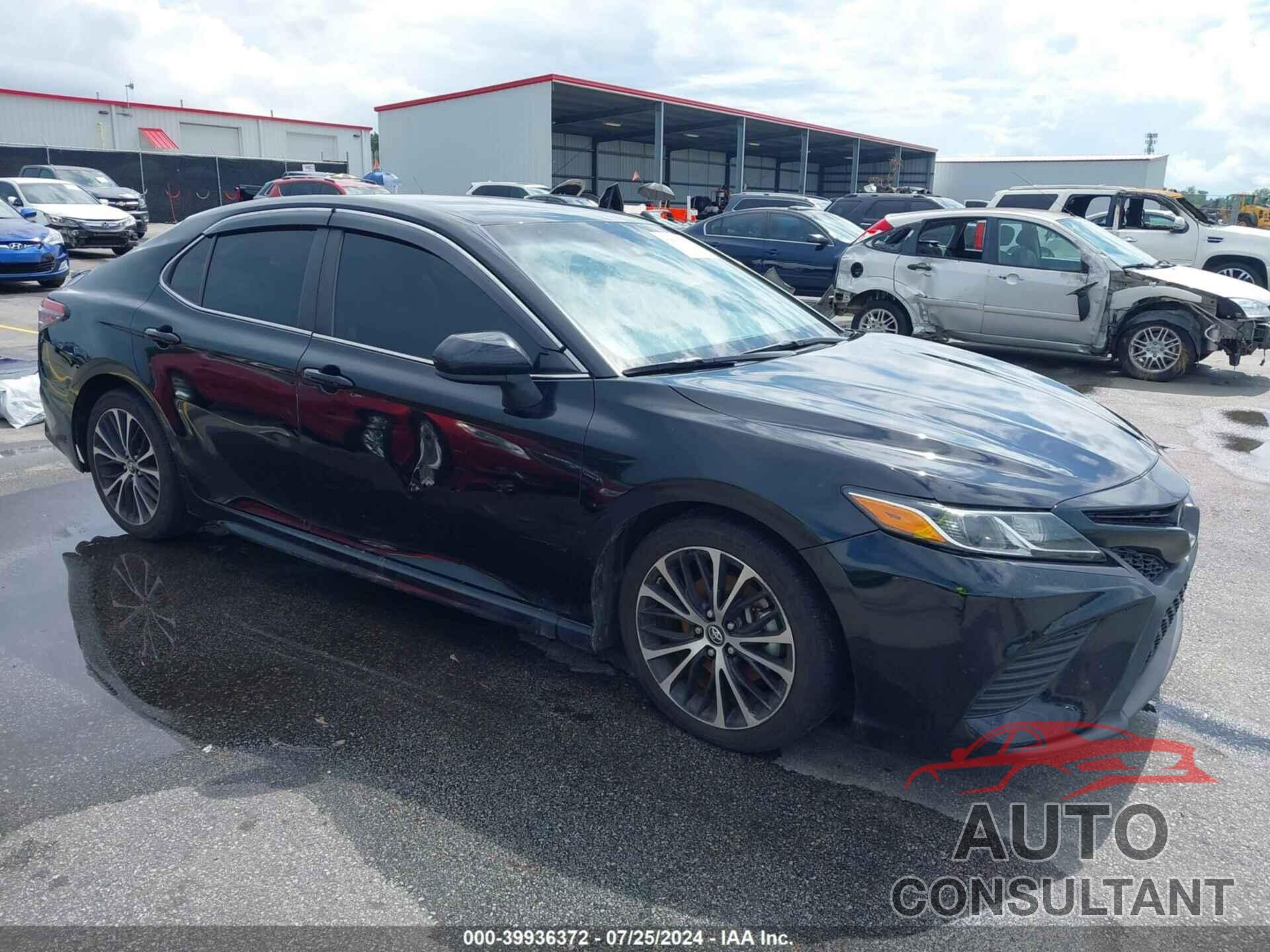 TOYOTA CAMRY 2018 - 4T1B11HK5JU104782
