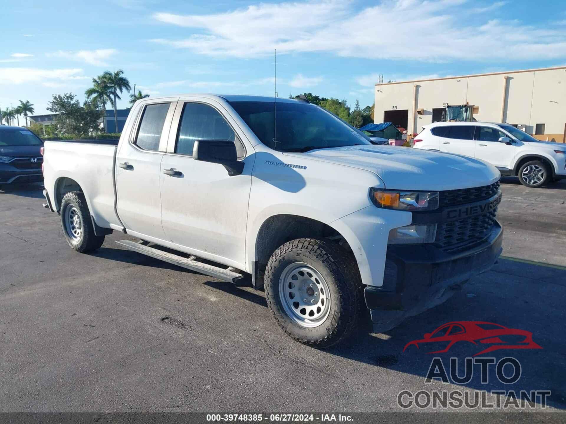 CHEVROLET SILVERADO 1500 2021 - 1GCRYAEH4MZ292516