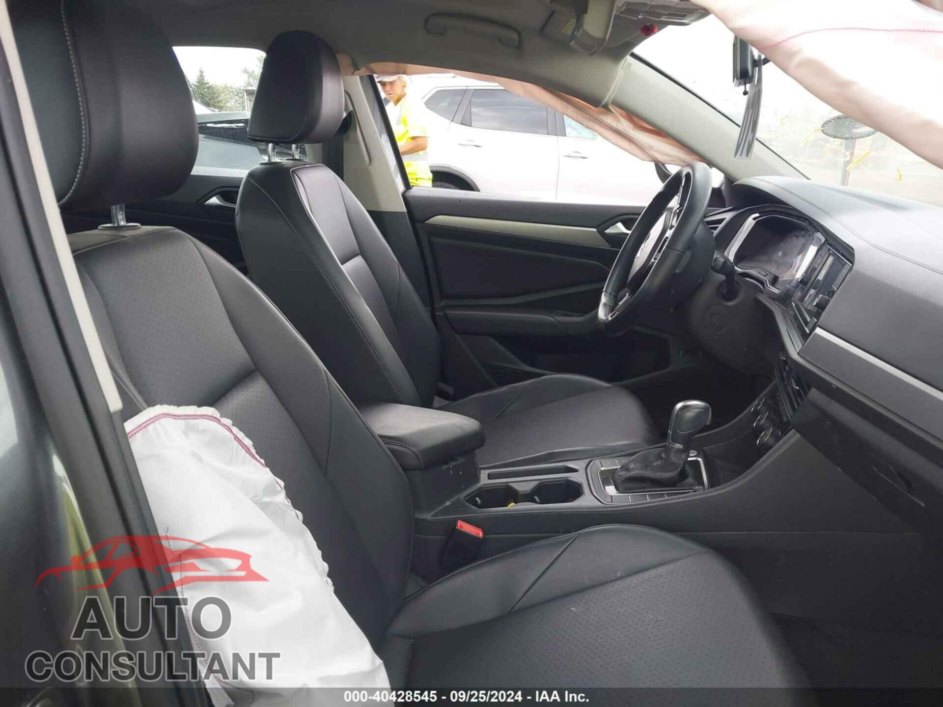 VOLKSWAGEN JETTA 2019 - 3VWC57BU2KM007584