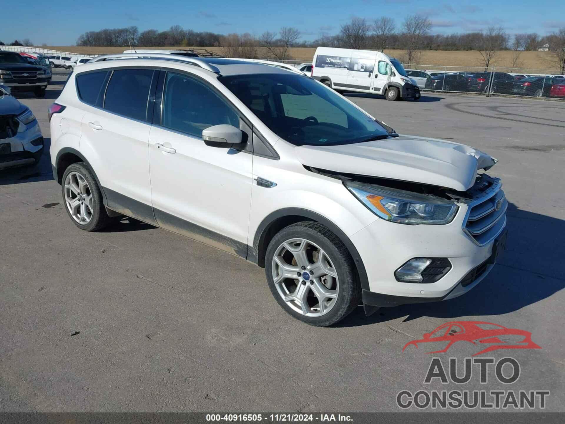 FORD ESCAPE 2017 - 1FMCU9J94HUC93596