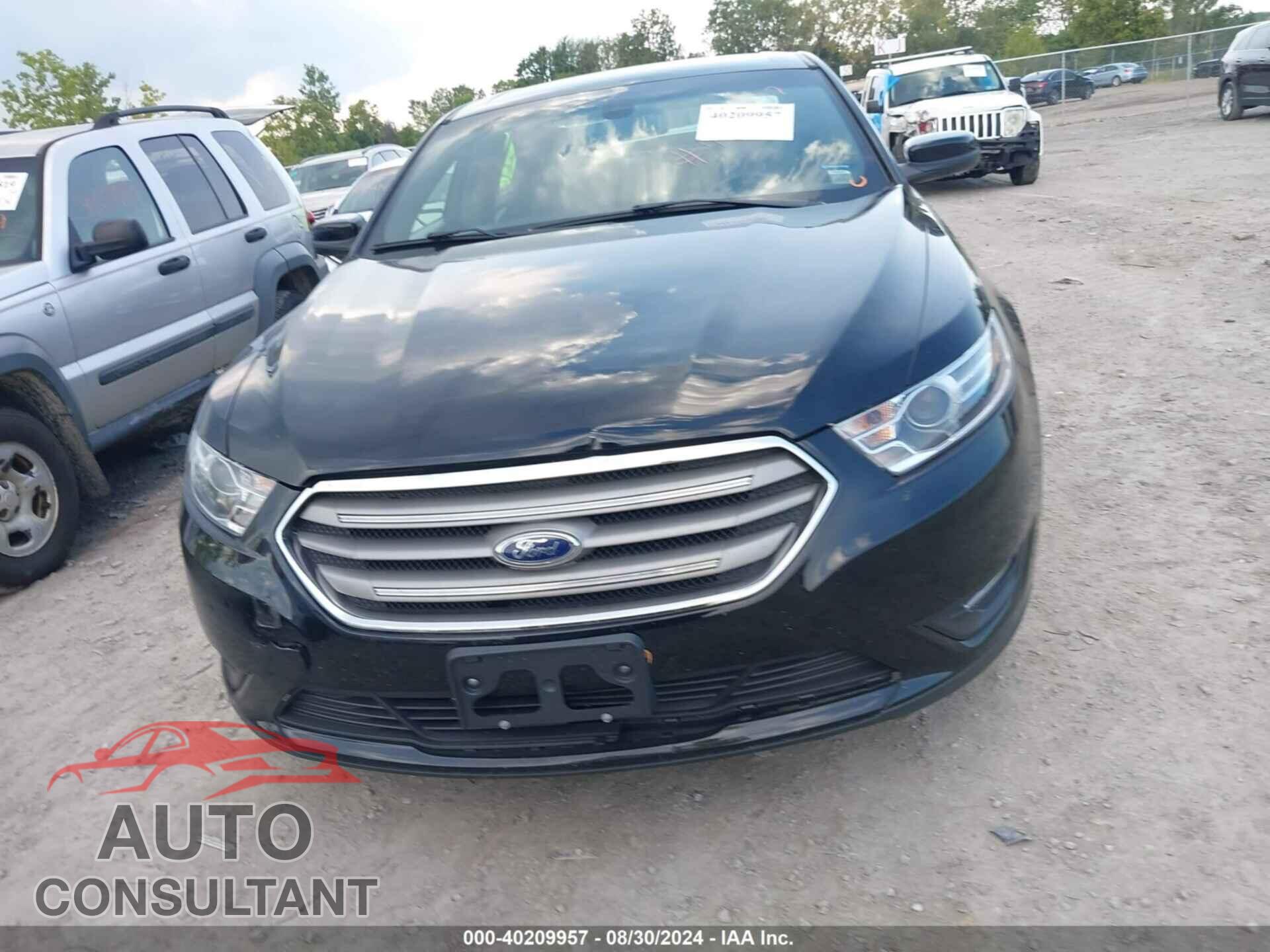 FORD TAURUS 2018 - 1FAHP2E82JG117828