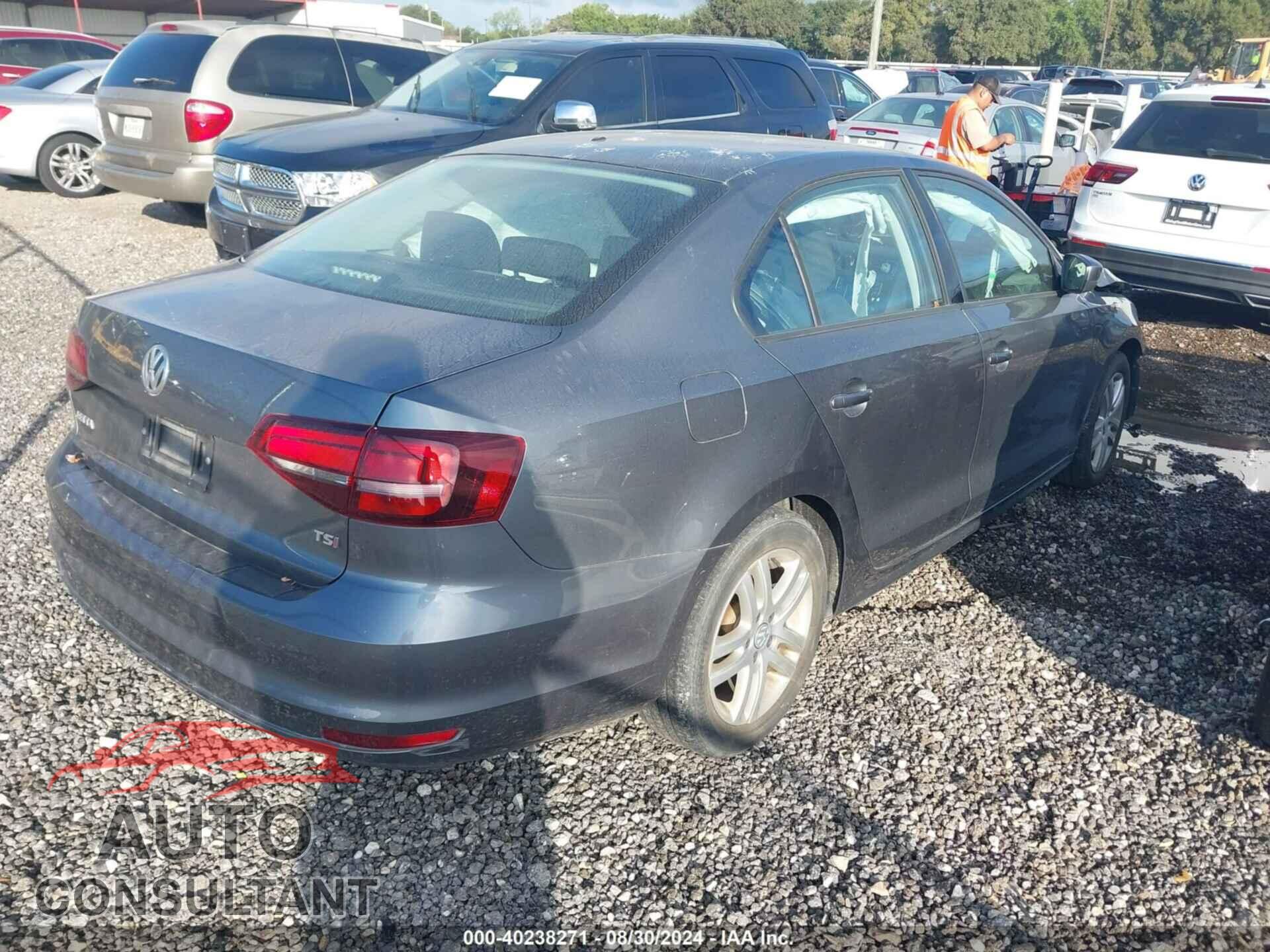 VOLKSWAGEN JETTA 2018 - 3VW2B7AJ7JM246297
