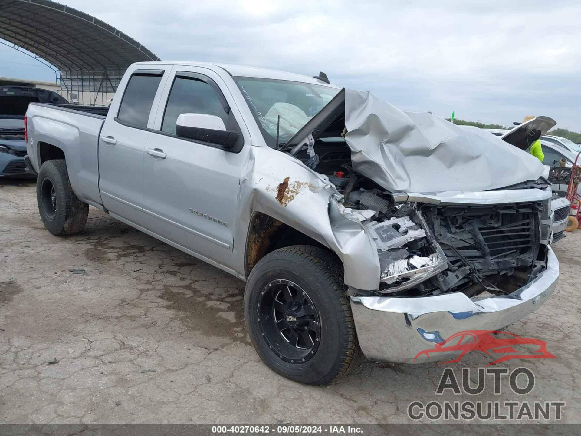 CHEVROLET SILVERADO 1500 2018 - 1GCRCREH6JZ119041