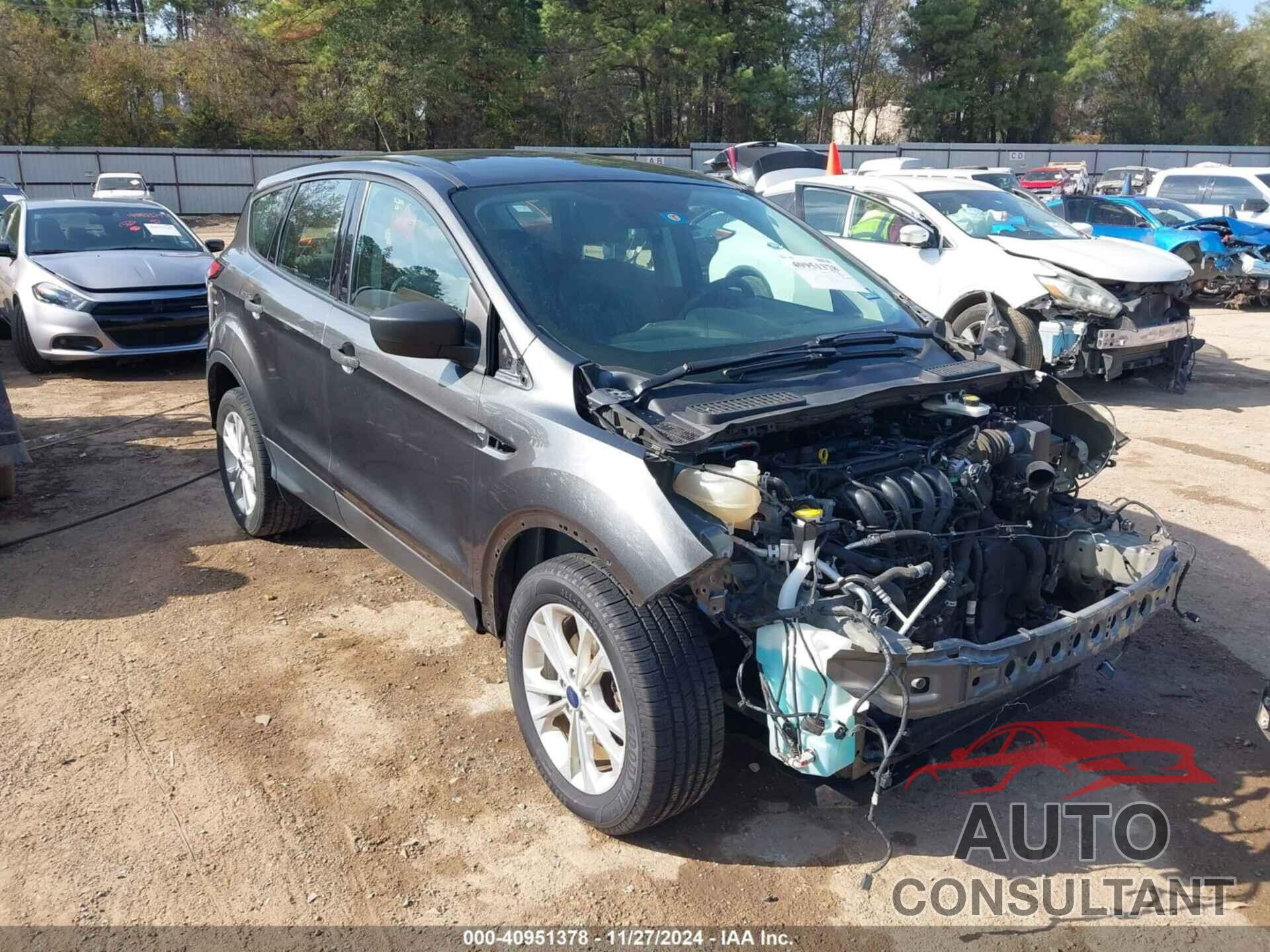 FORD ESCAPE 2017 - 1FMCU0F71HUC00584