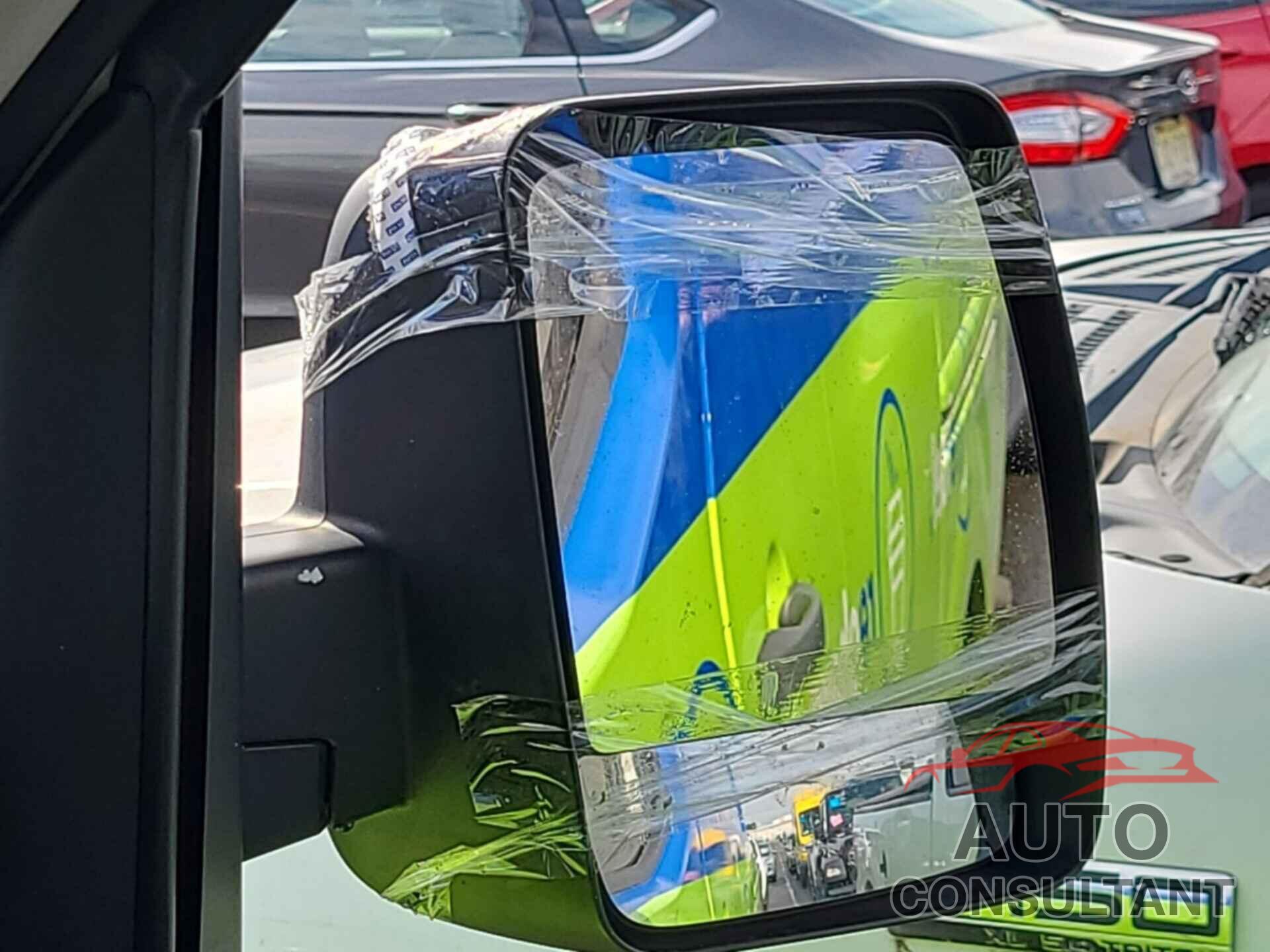 NISSAN NV 2018 - 1N6BF0KY2JN818034
