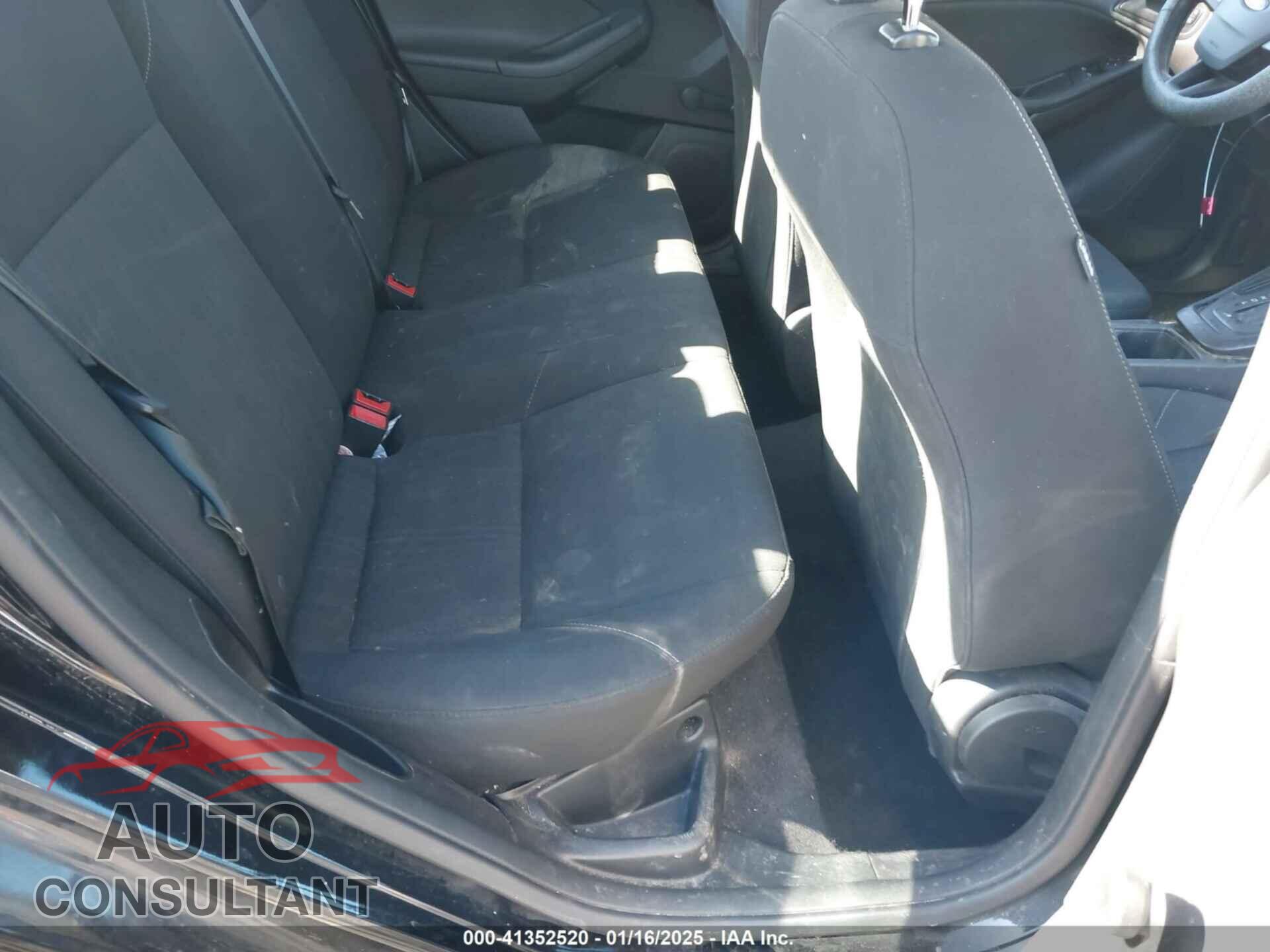 FORD FOCUS 2017 - 1FADP3E28HL301849
