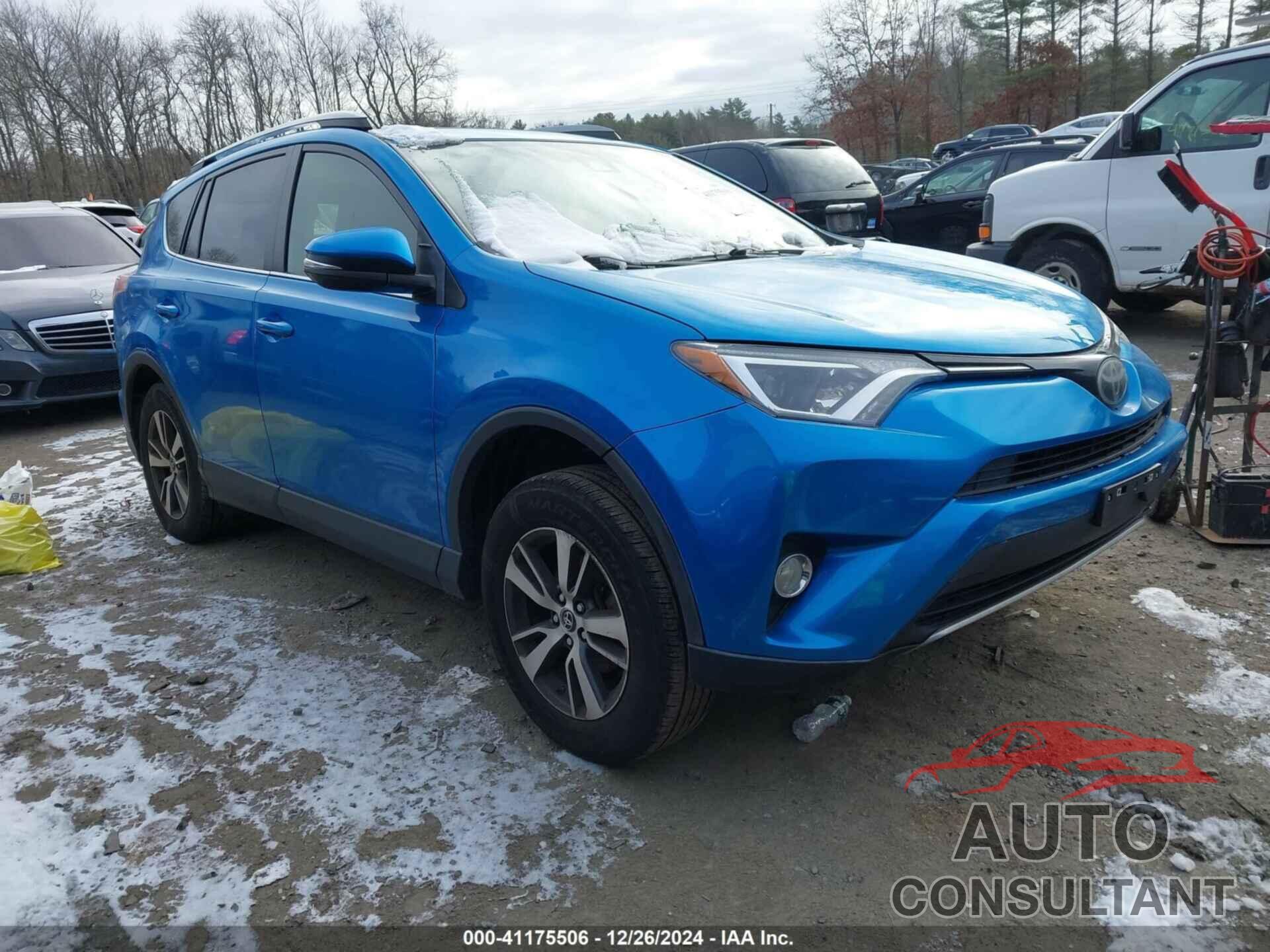 TOYOTA RAV4 2017 - JTMRFREV3HD203967