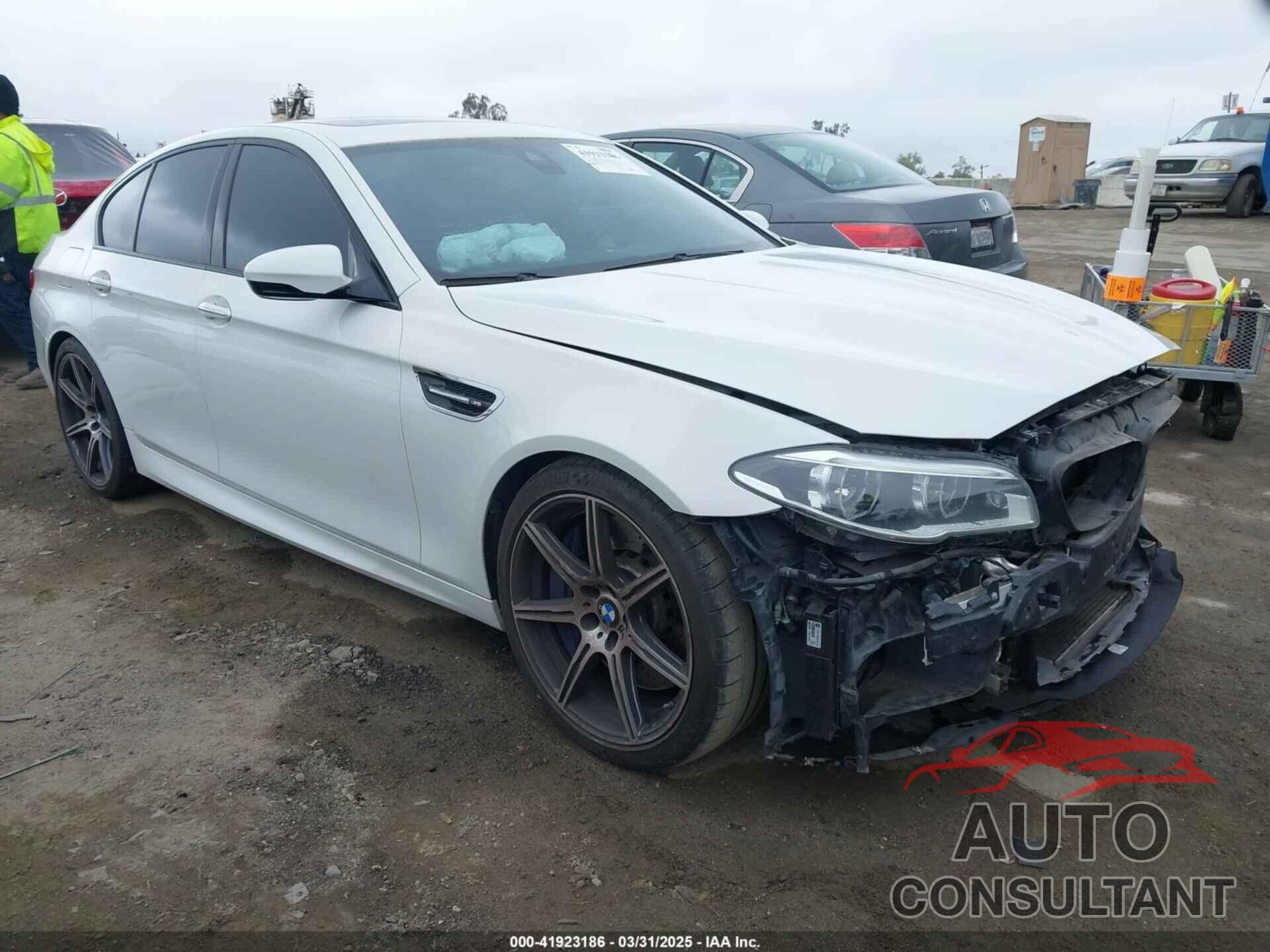 BMW M5 2014 - WBSFV9C54ED593376