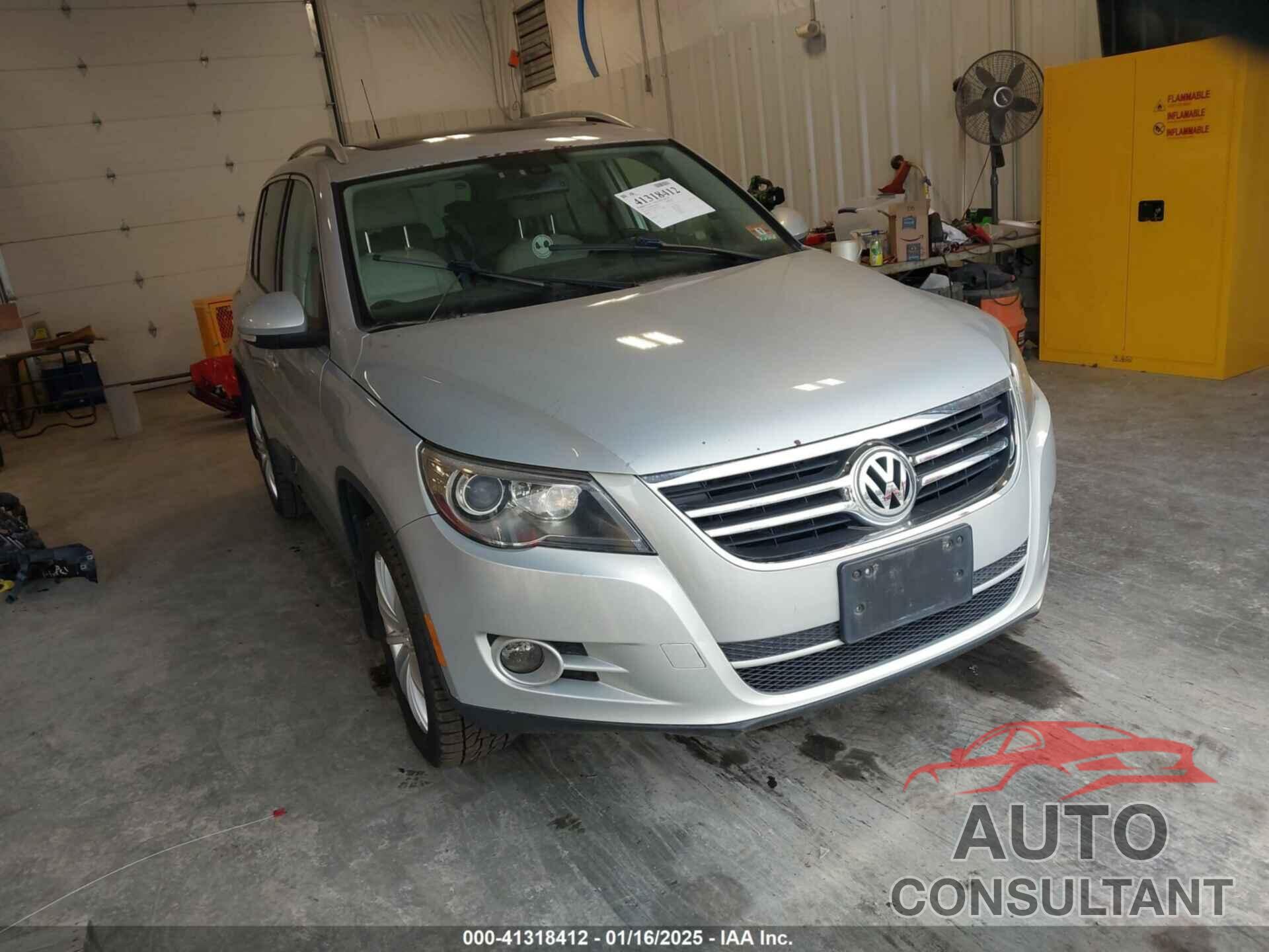 VOLKSWAGEN TIGUAN 2011 - WVGBV7AX6BW564620