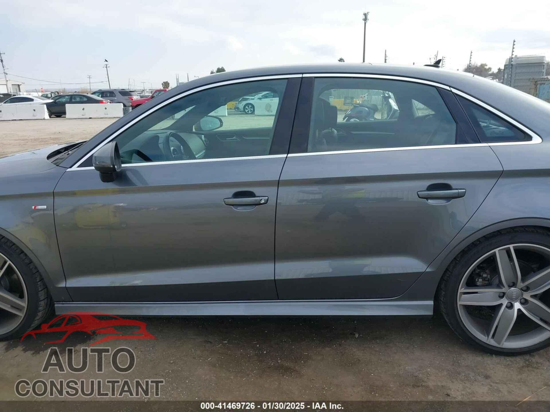 AUDI A3 2019 - WAUGUGFF4KA083871