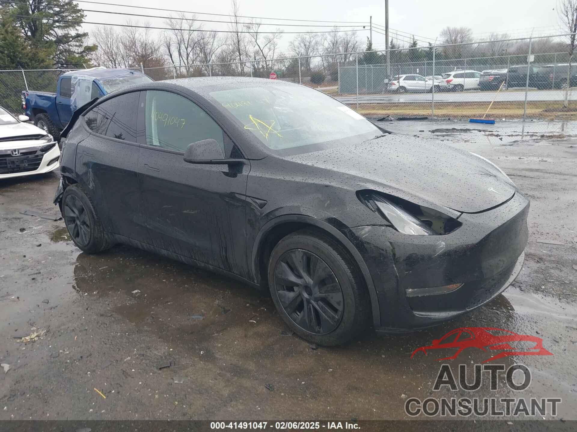 TESLA MODEL Y 2024 - 7SAYGAEE2RF182116