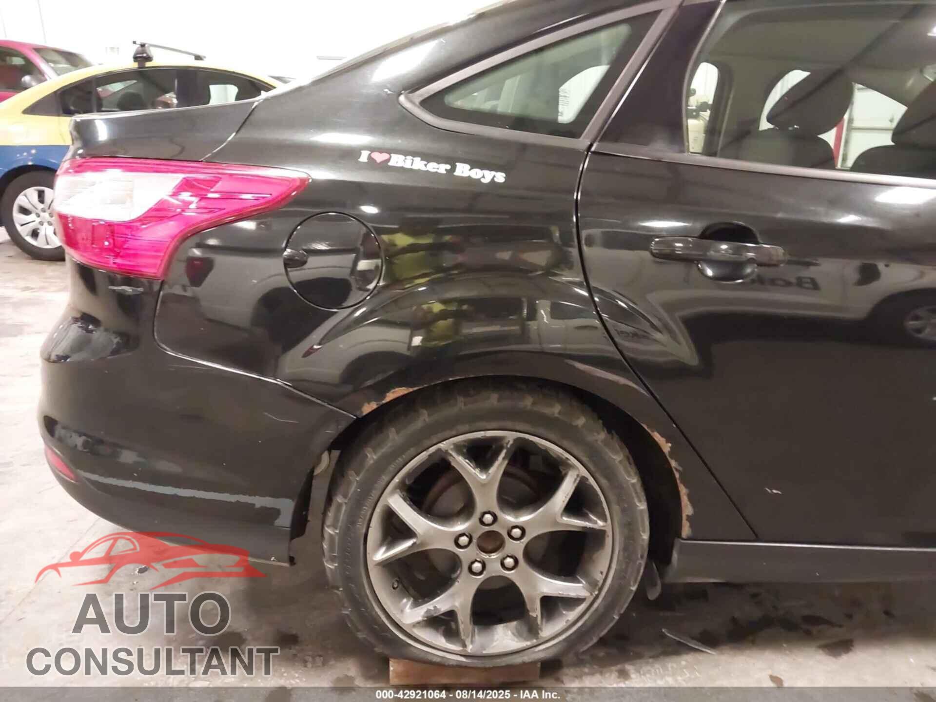 FORD FOCUS 2014 - 1FADP3F26EL185075