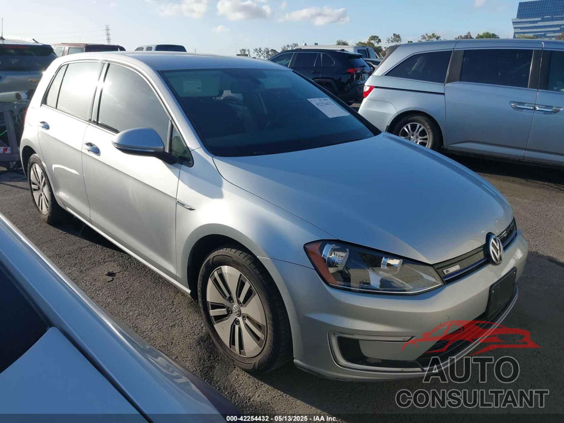 VOLKSWAGEN E-GOLF 2016 - WVWKP7AU1GW909192