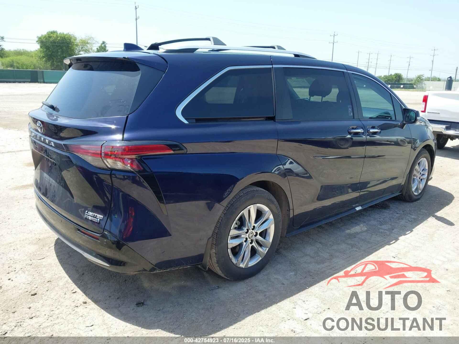 TOYOTA SIENNA 2022 - 5TDZRKEC4NS134753
