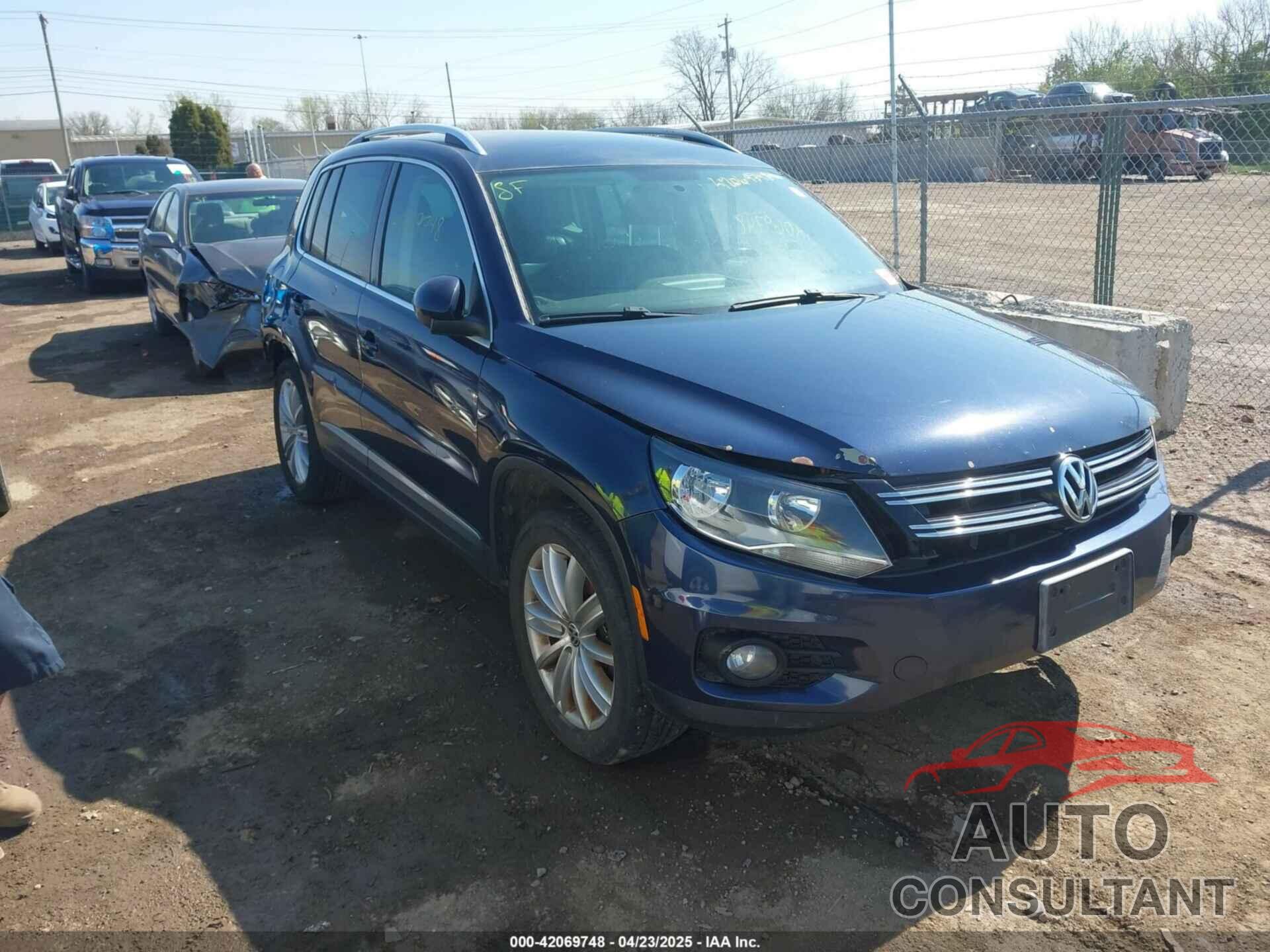 VOLKSWAGEN TIGUAN 2012 - WVGBV7AX2CW566981