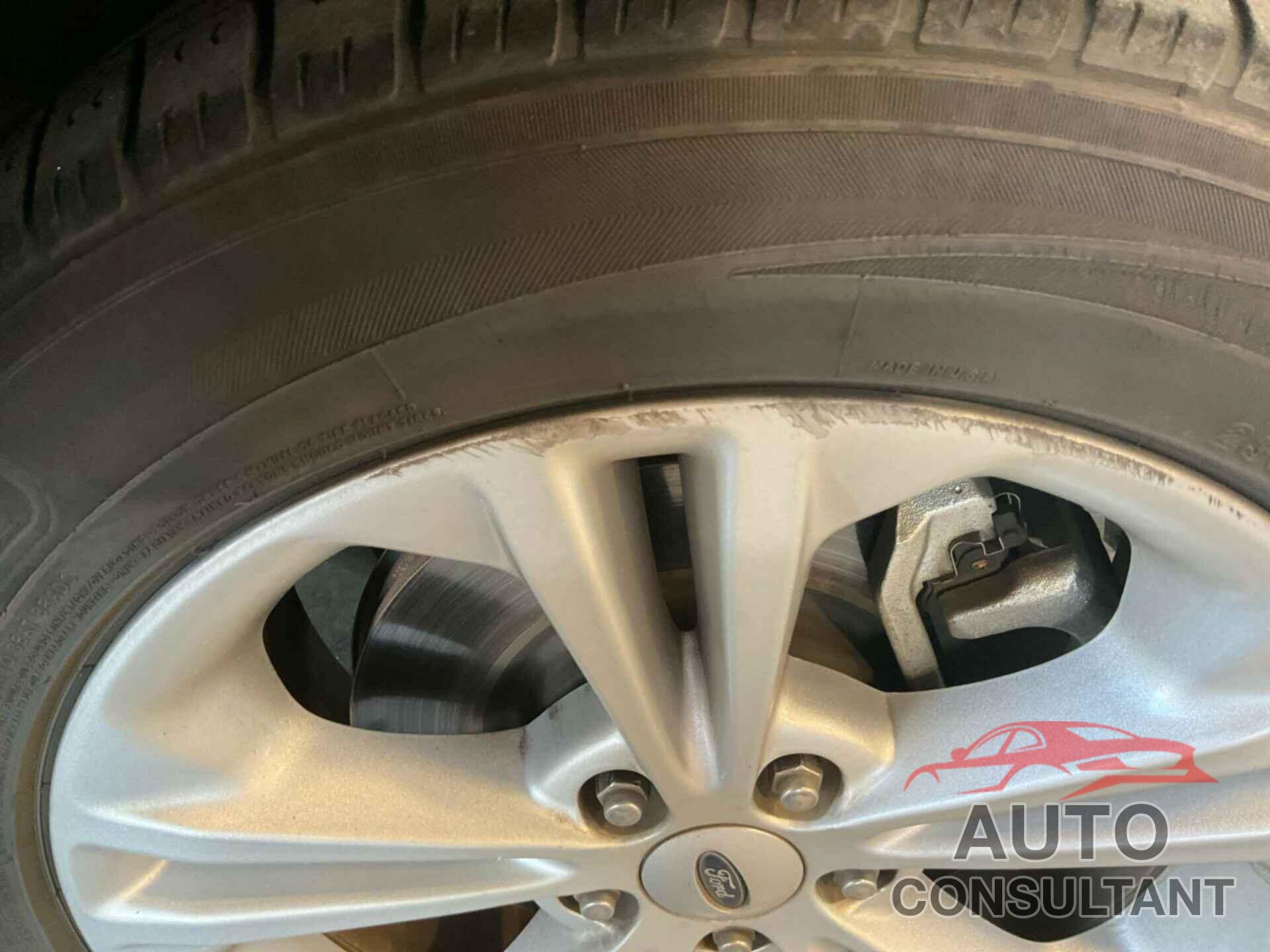 FORD TAURUS 2018 - 1FAHP2E86JG106217