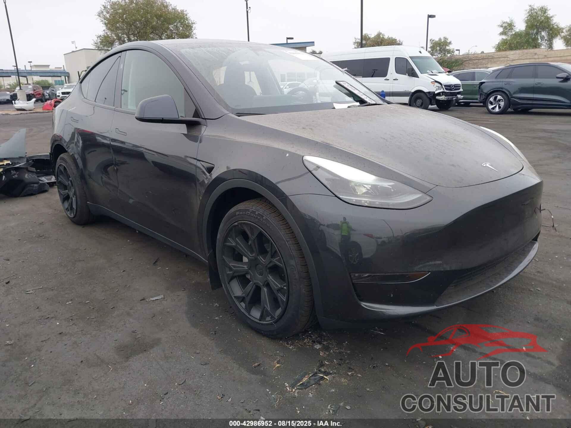 TESLA MODEL Y 2025 - 7SAYGDED8SF302323