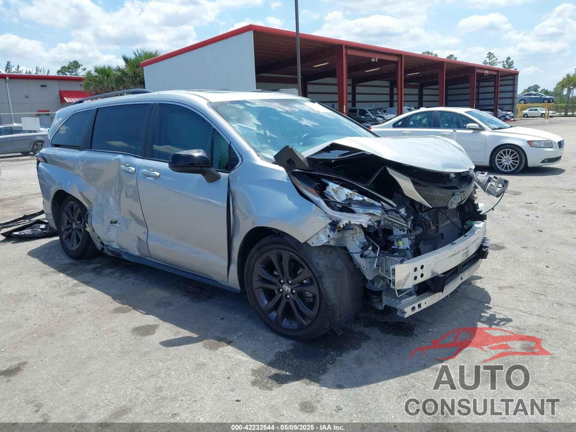TOYOTA SIENNA 2023 - 5TDXRKEC8PS154367