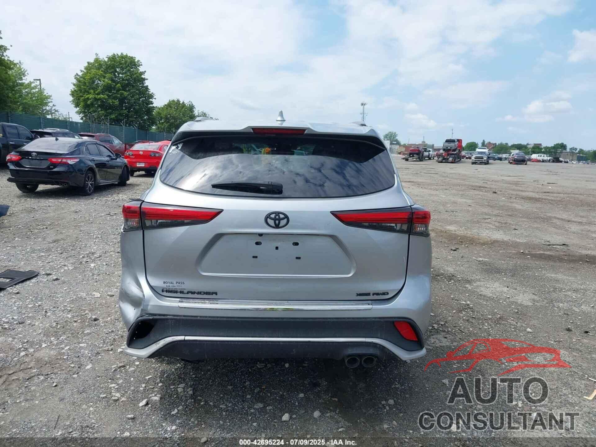 TOYOTA HIGHLANDER 2022 - 5TDLZRBH8NS198146