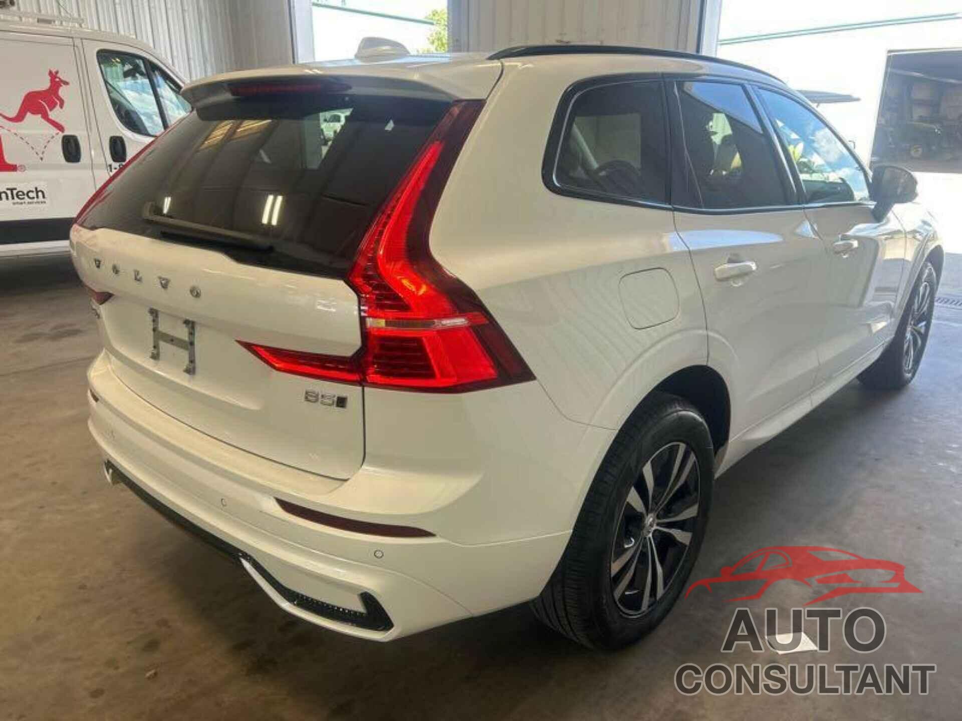 VOLVO XC60 2024 - YV4L12RK4R1930305