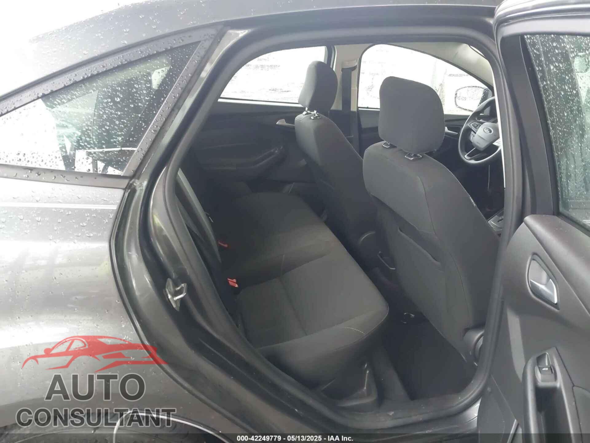 FORD FOCUS 2017 - 1FADP3F20HL296869