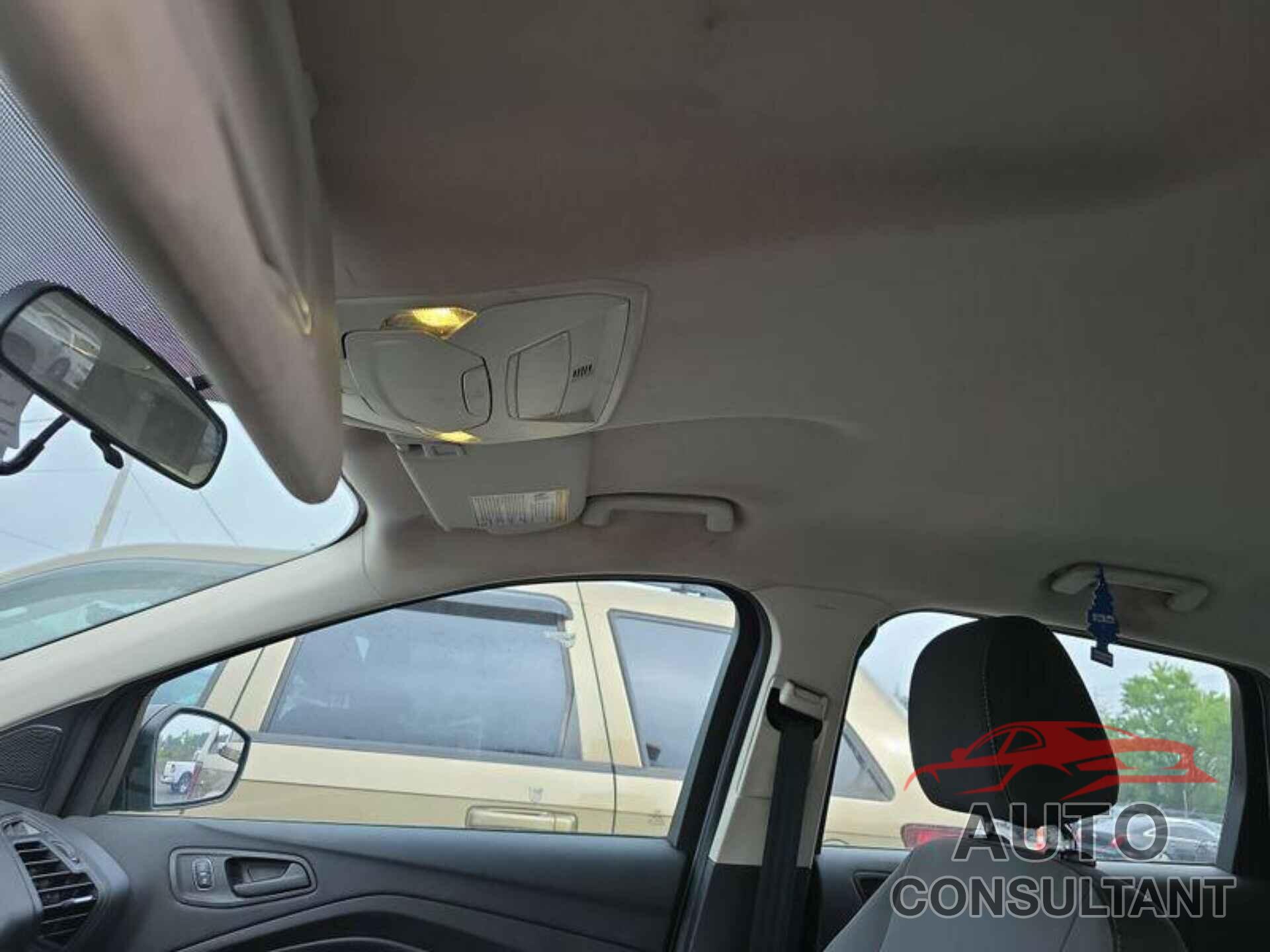 FORD ESCAPE 2017 - 1FMCU0F71HUD86143