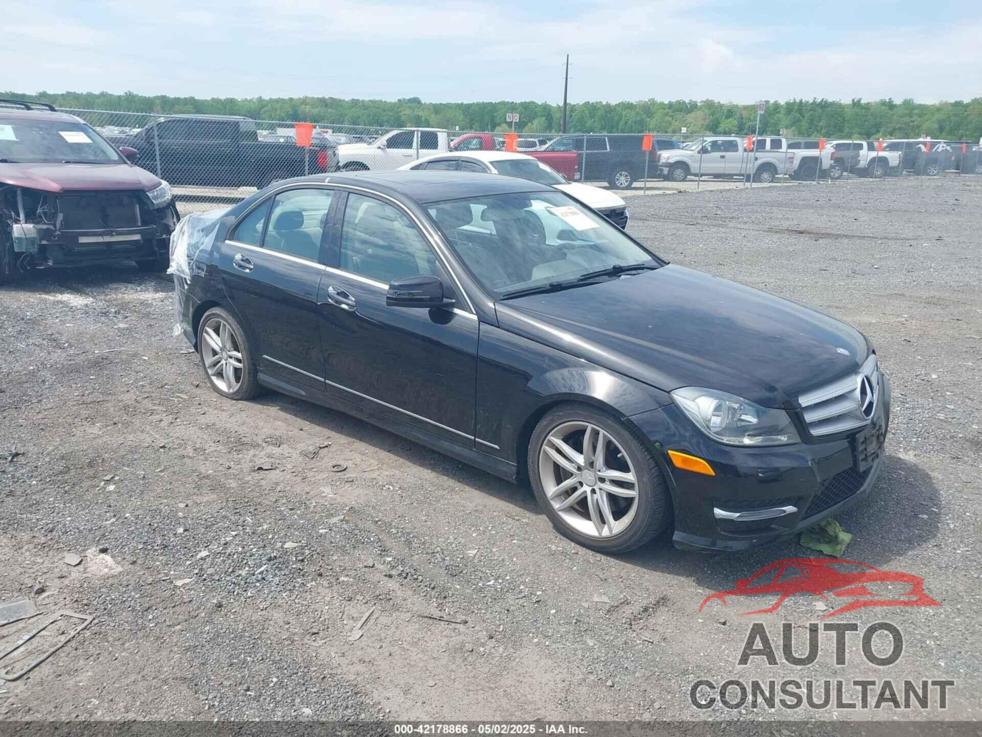 MERCEDES-BENZ C 300 2013 - WDDGF8ABXDR289715