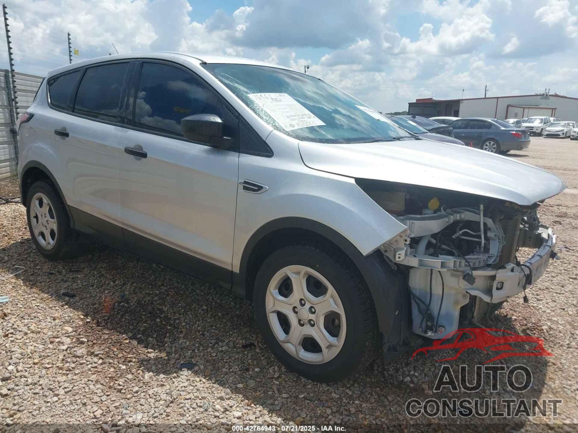 FORD ESCAPE 2017 - 1FMCU0F76HUD44020