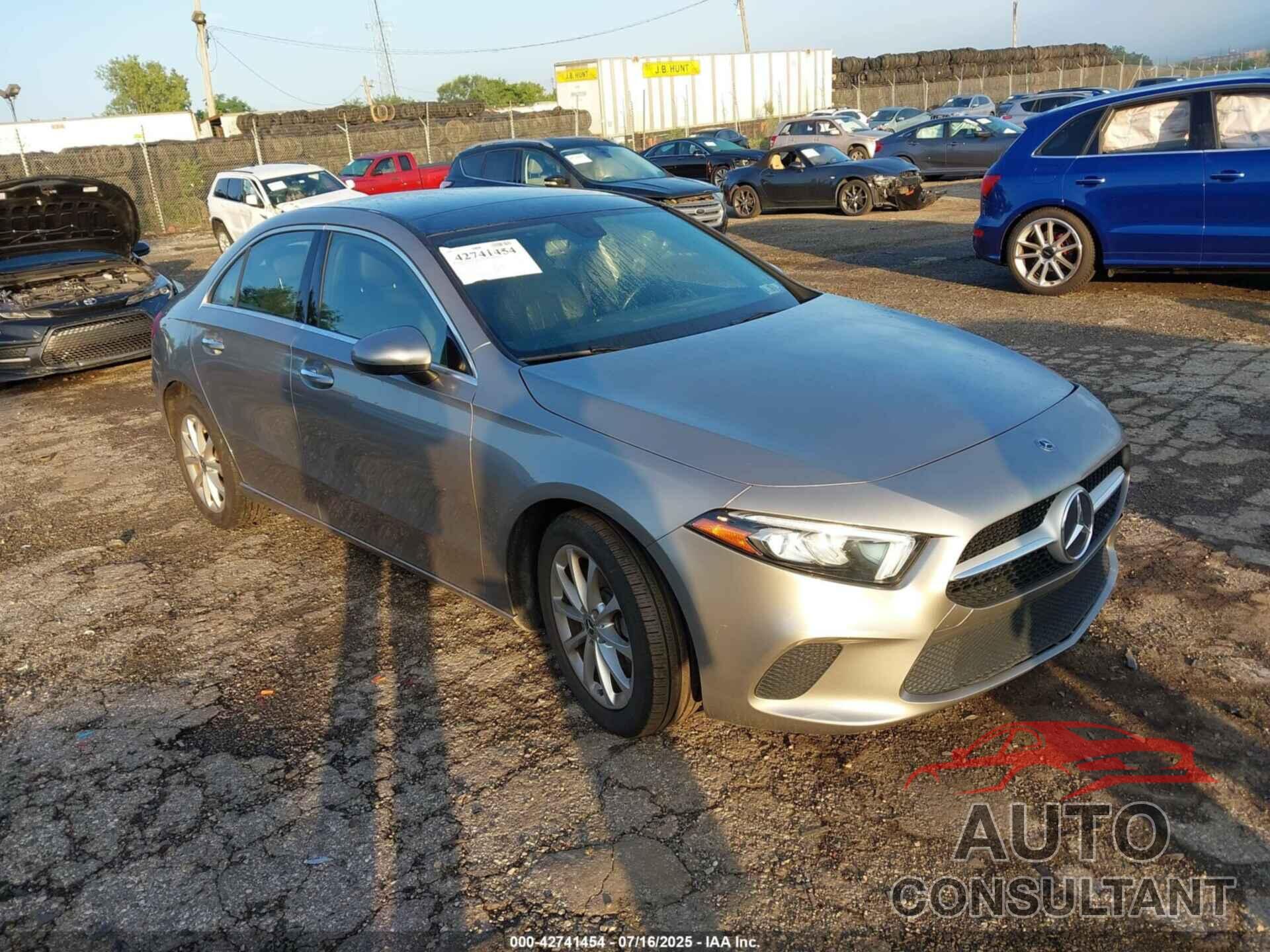 MERCEDES-BENZ A 2020 - WDD3G4FB8LW037409