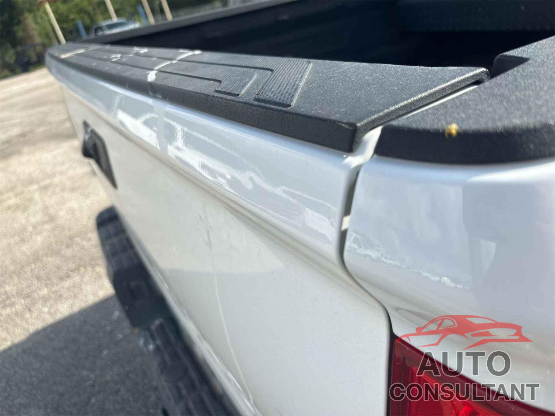 TOYOTA TUNDRA 2019 - 5TFUW5F14KX848213