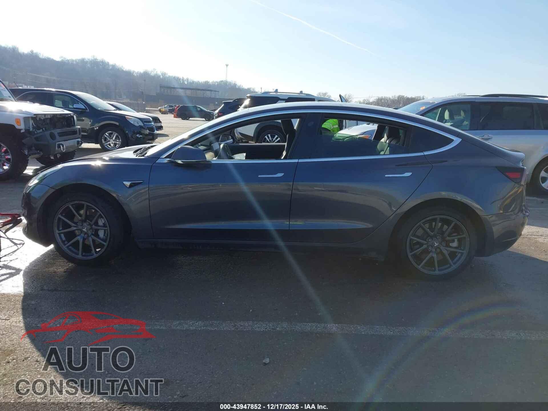TESLA MODEL 3 2020 - 5YJ3E1EB2LF774853