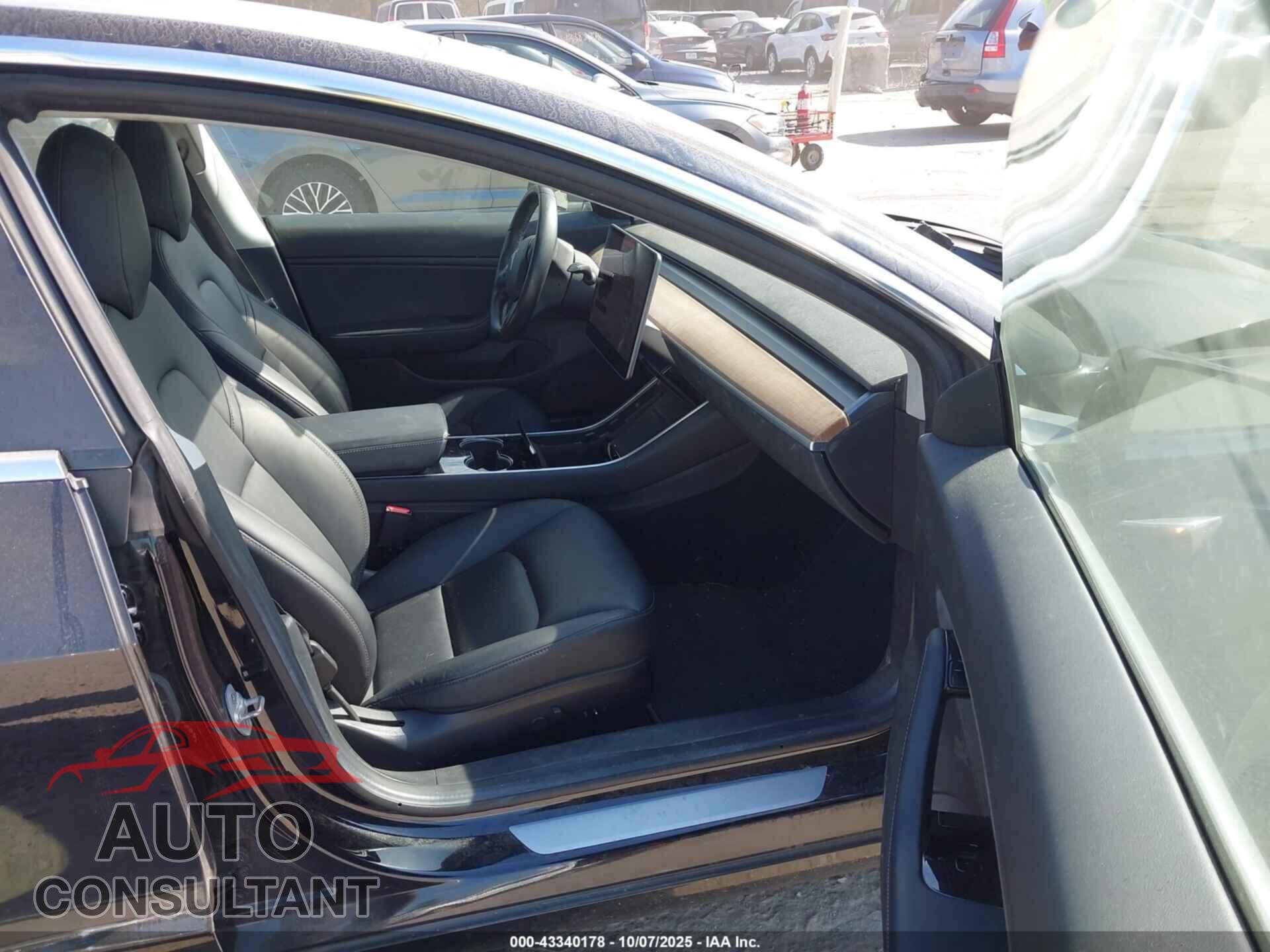 TESLA MODEL 3 2018 - 5YJ3E1EB3JF099124