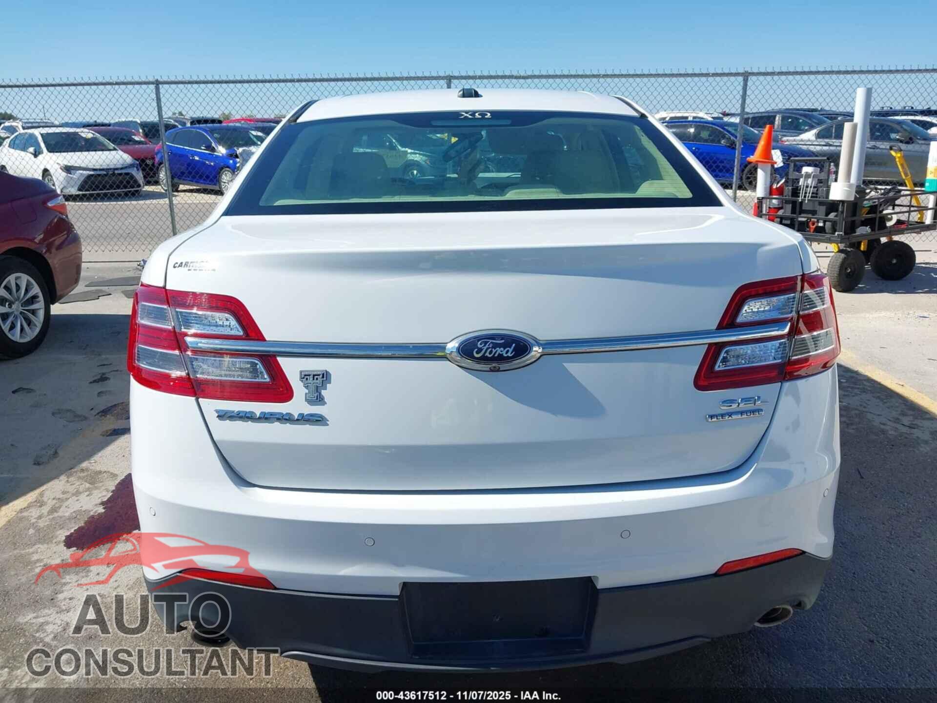 FORD TAURUS 2017 - 1FAHP2E81HG106586