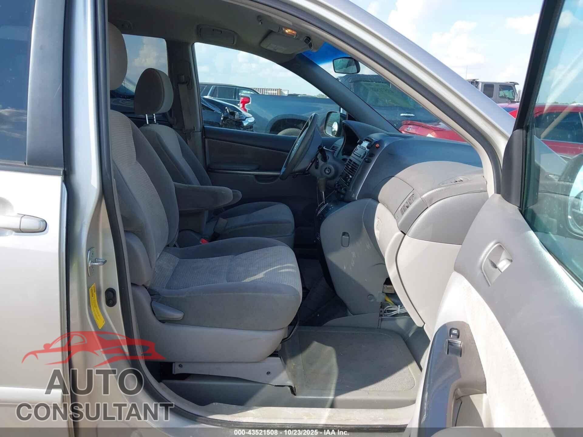 TOYOTA SIENNA 2010 - 5TDKK4CC9AS333473