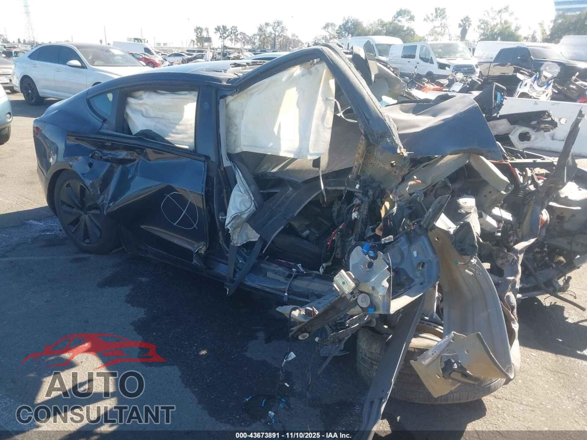 TESLA MODEL 3 2024 - 5YJ3E1EA3RF738802