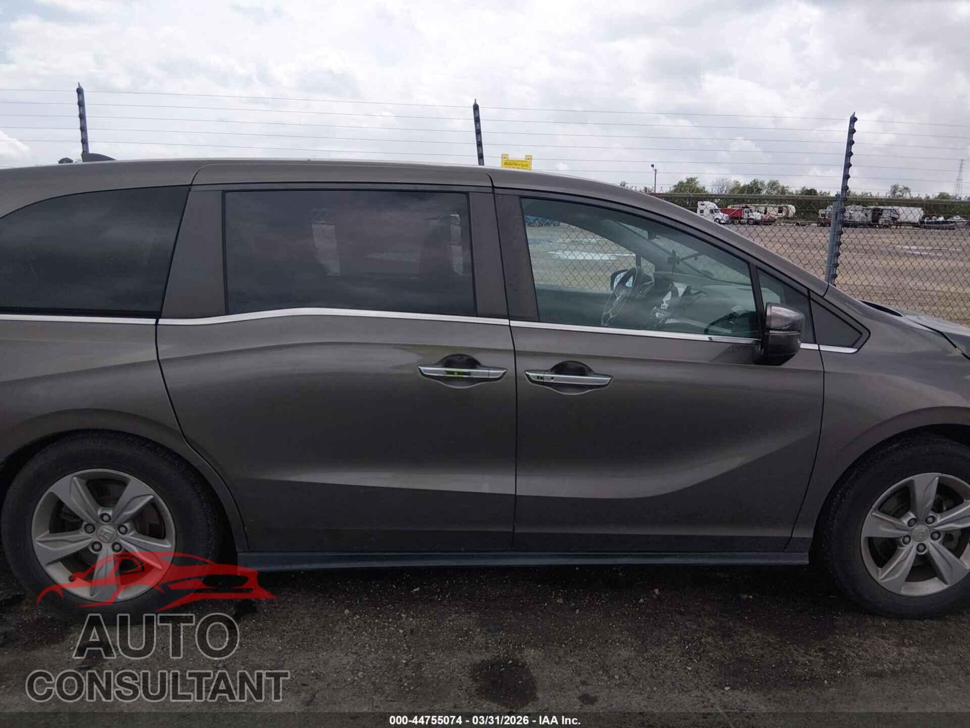 HONDA ODYSSEY 2018 - 5FNRL6H50JB049333