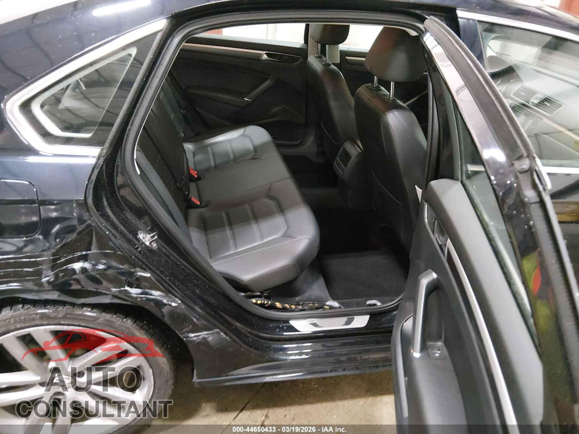 VOLKSWAGEN PASSAT 2017 - 1VWDT7A30HC055100