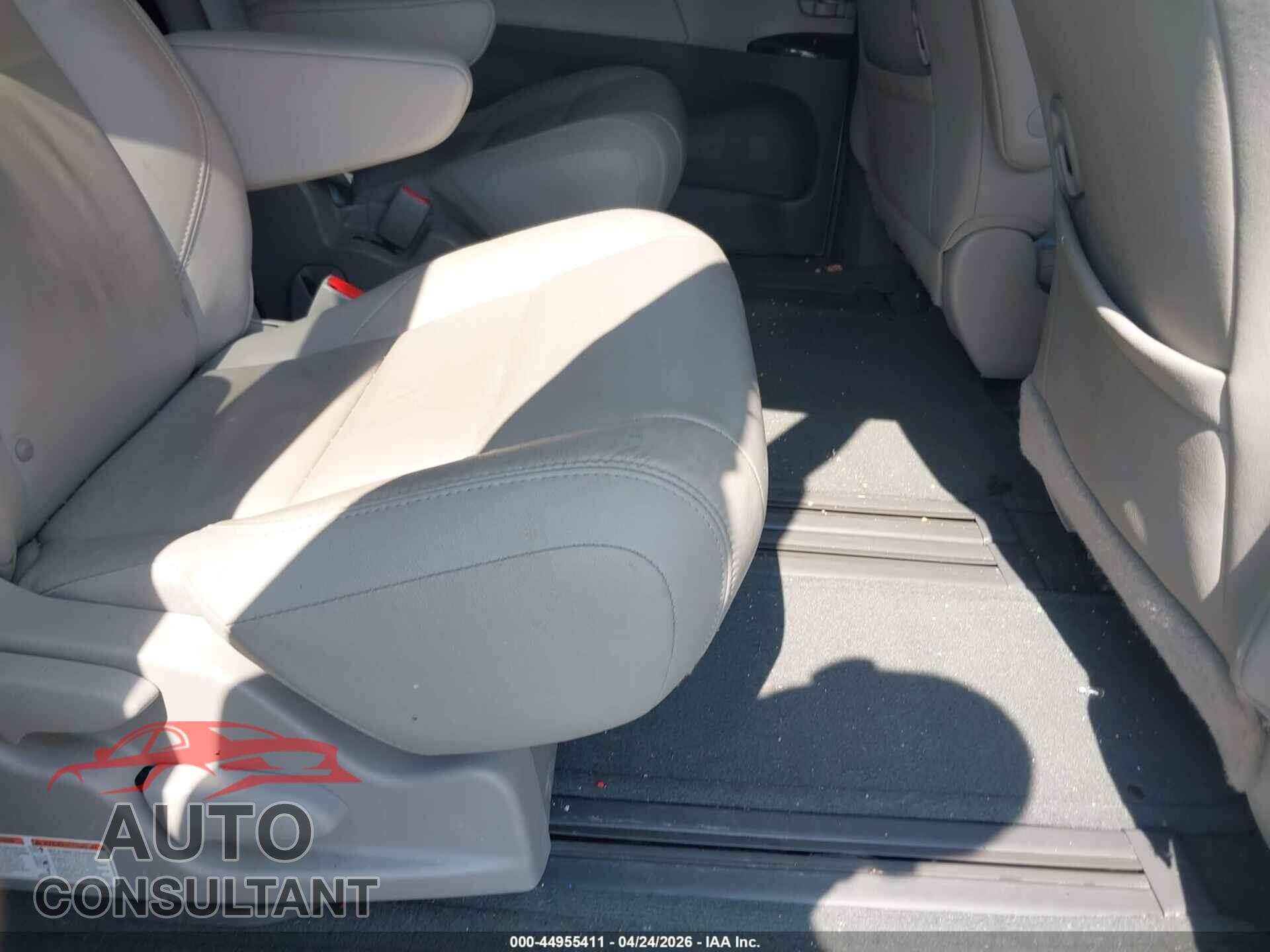 TOYOTA SIENNA 2016 - 5TDYK3DC9GS756128