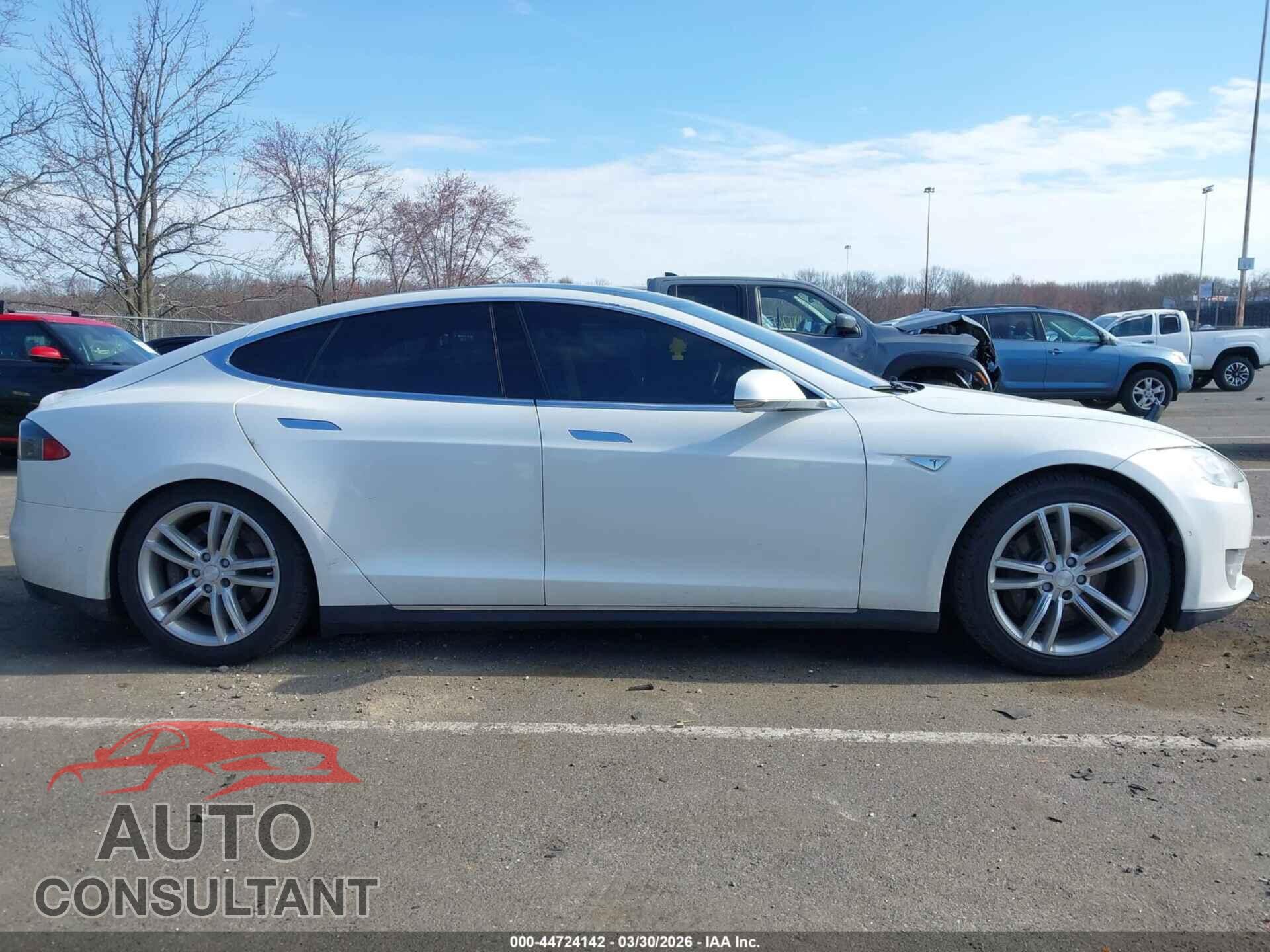 TESLA MODEL S 2015 - 5YJSA1E27FF108857