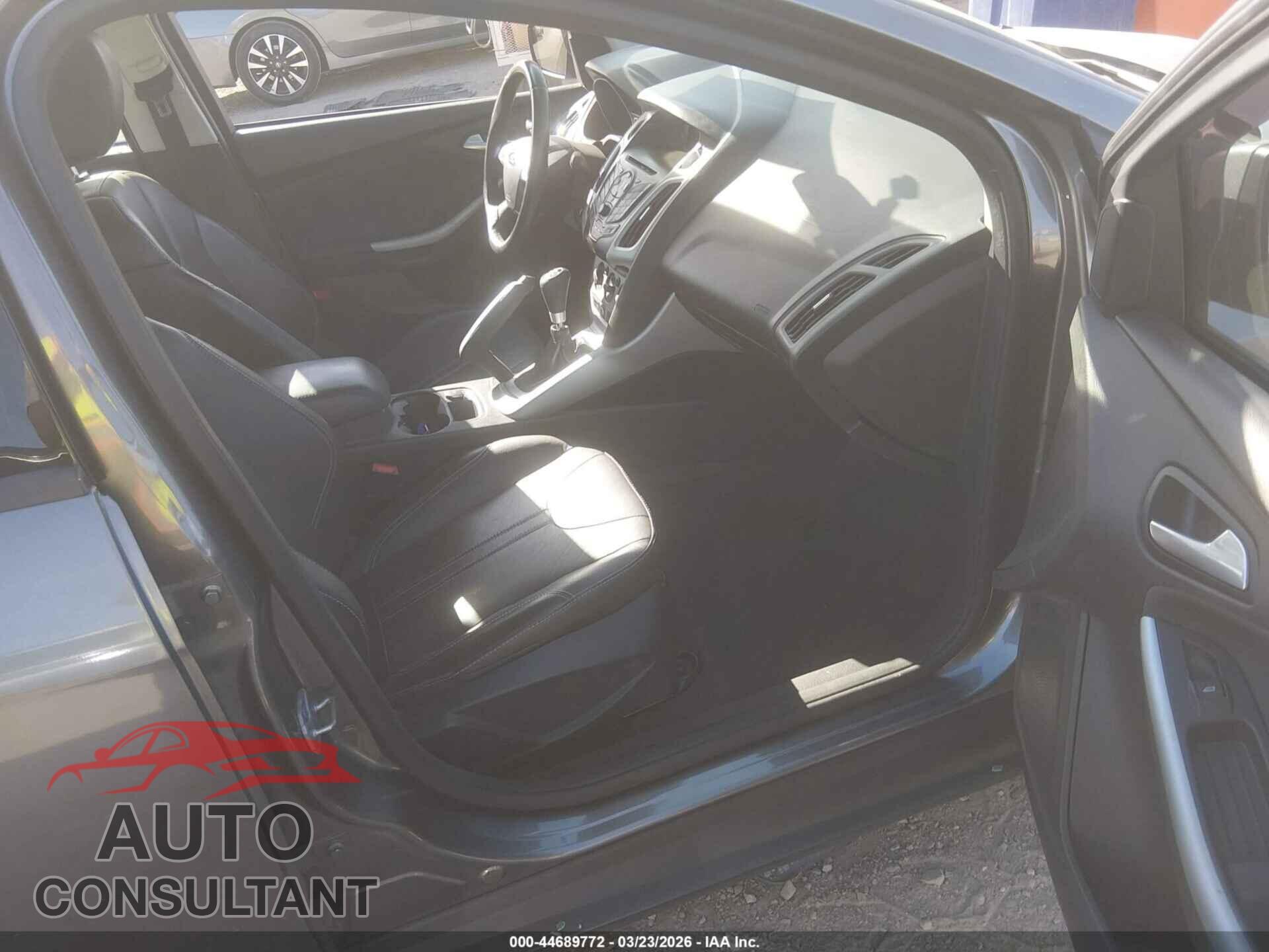 FORD FOCUS 2014 - 1FADP3F2XEL115546