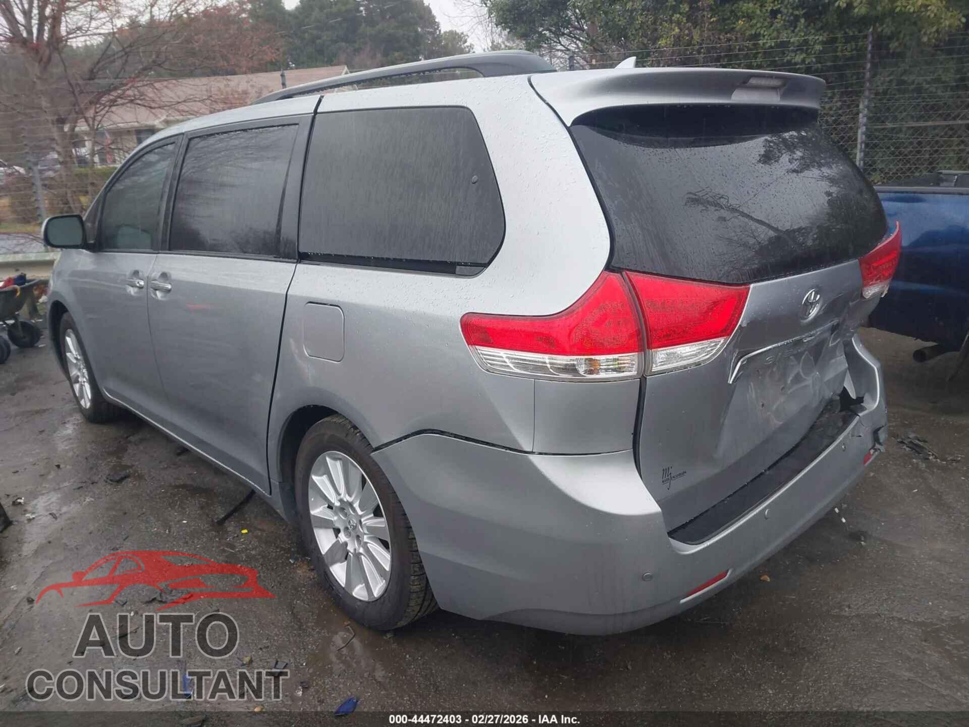 TOYOTA SIENNA 2011 - 5TDYK3DC4BS049155