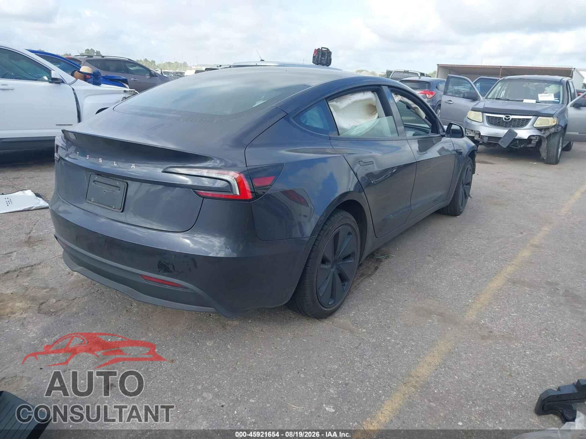 TESLA MODEL 3 2024 - 5YJ3E1EA4RF826127