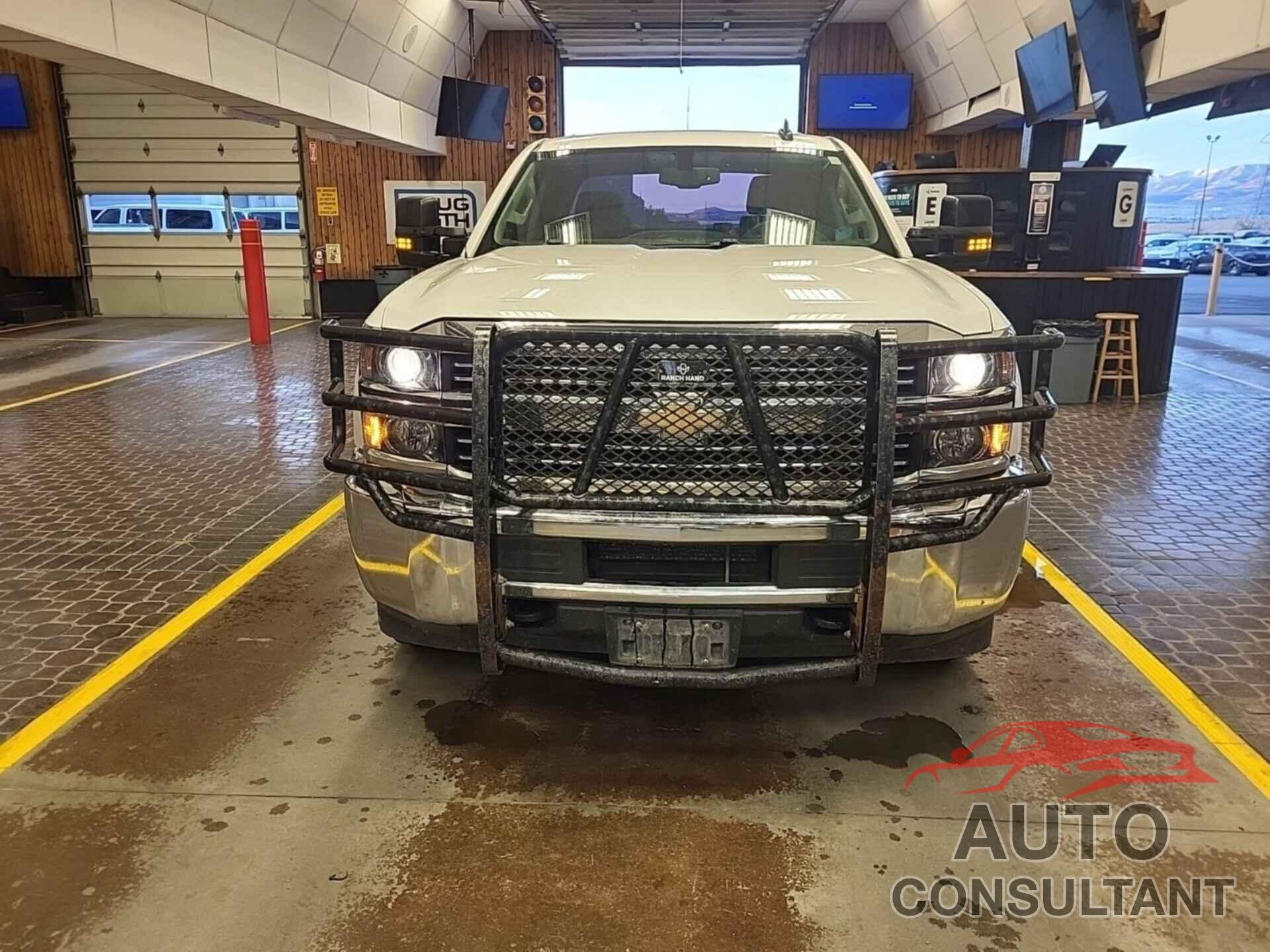 CHEVROLET SILVERADO 2018 - 1GC1KUEG2JF231606