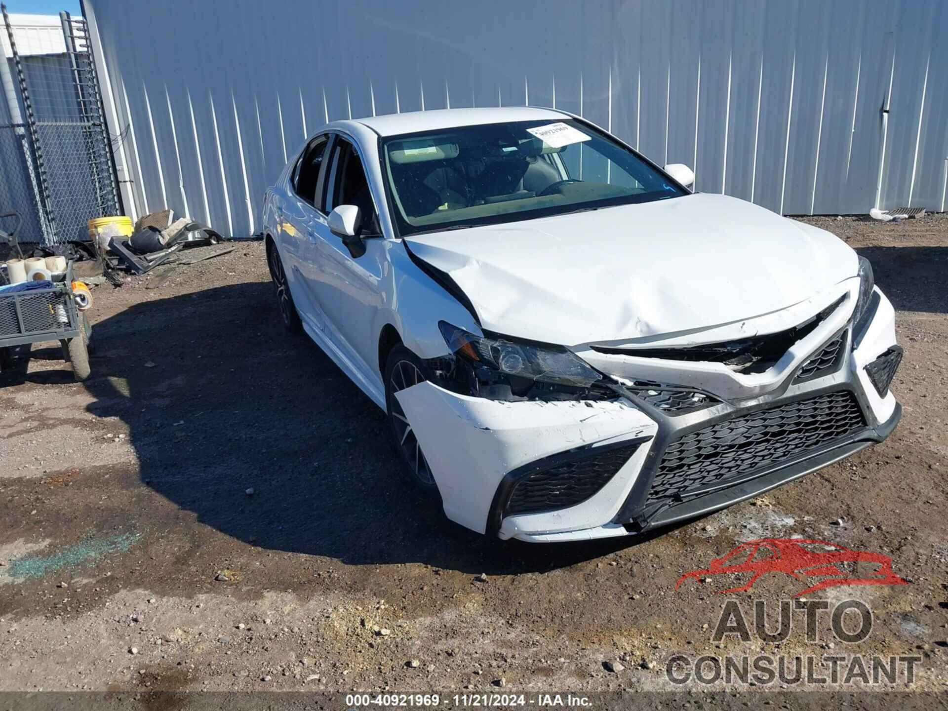 TOYOTA CAMRY 2021 - 4T1G11AK3MU560462