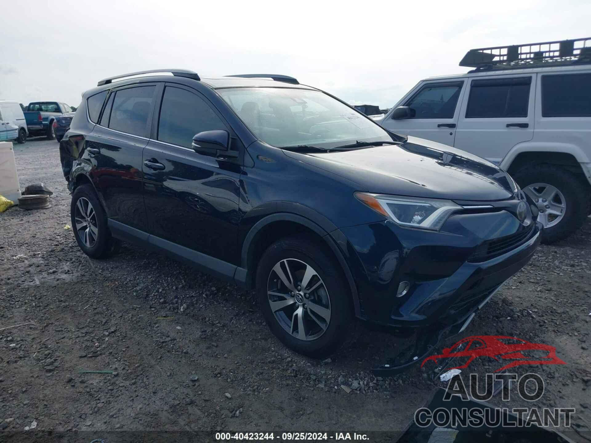 TOYOTA RAV4 2017 - JTMWFREV8HD100255