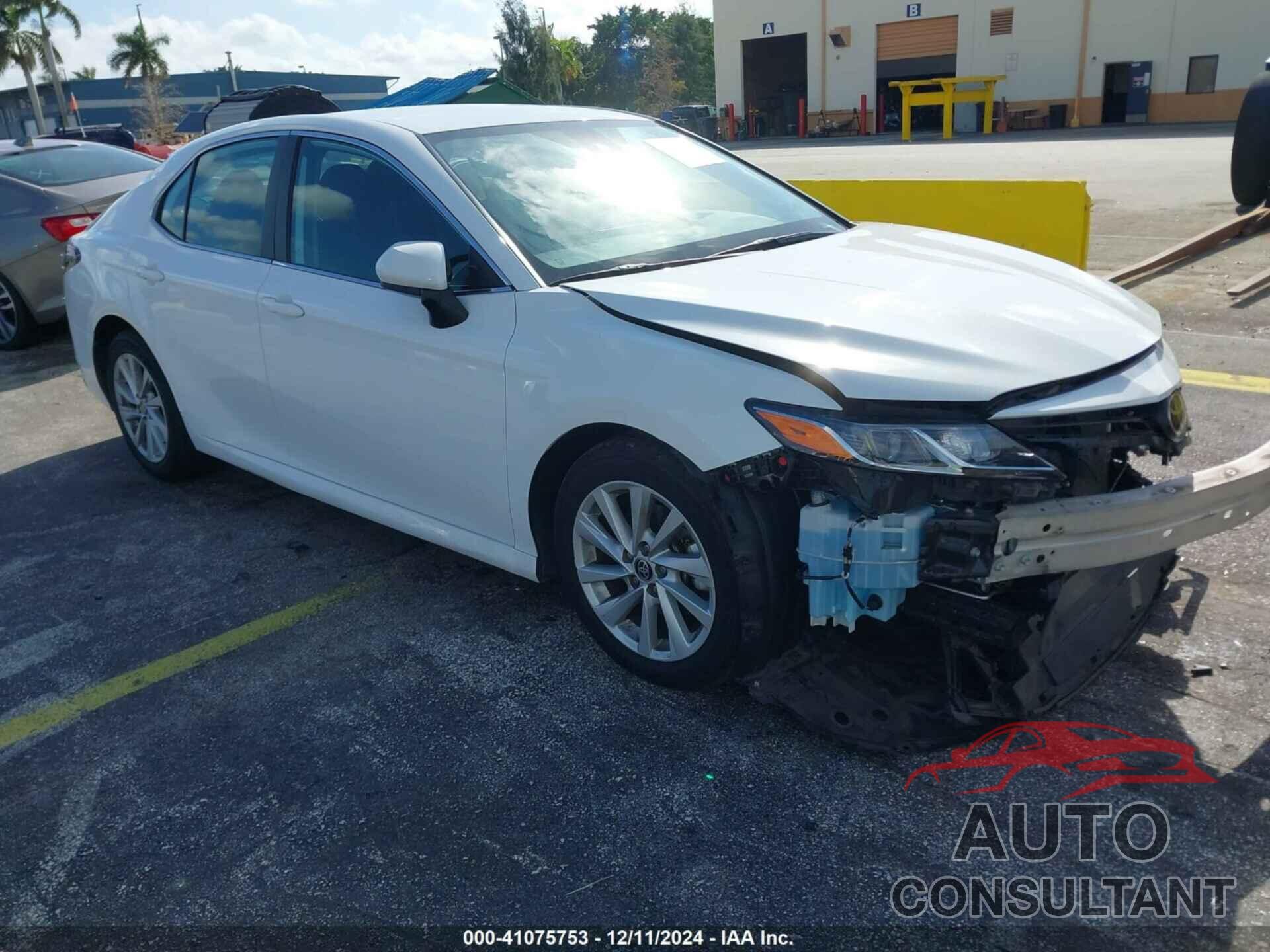TOYOTA CAMRY 2022 - 4T1C11AK6NU636983