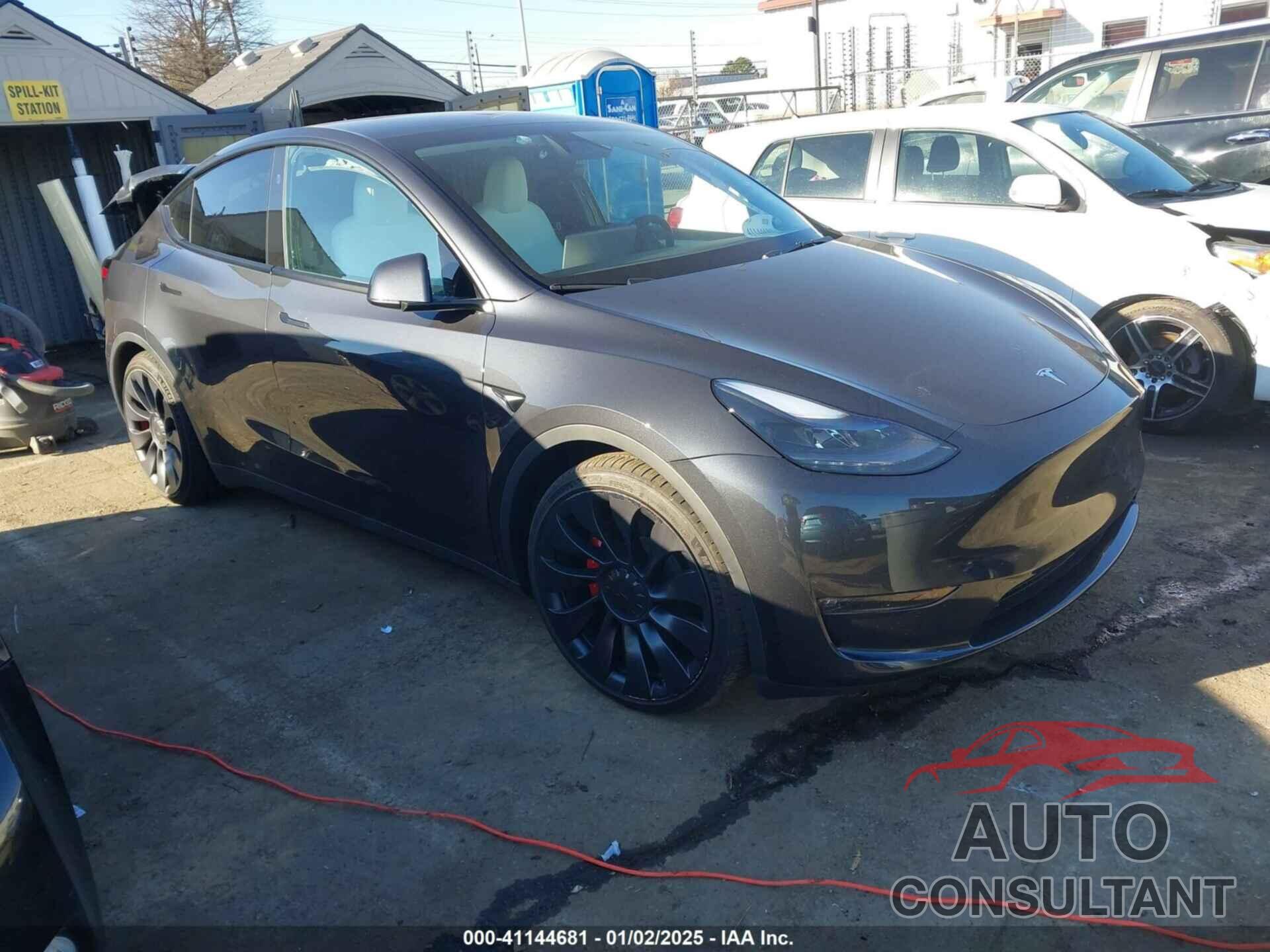 TESLA MODEL Y 2024 - 7SAYGDEF1RF040821