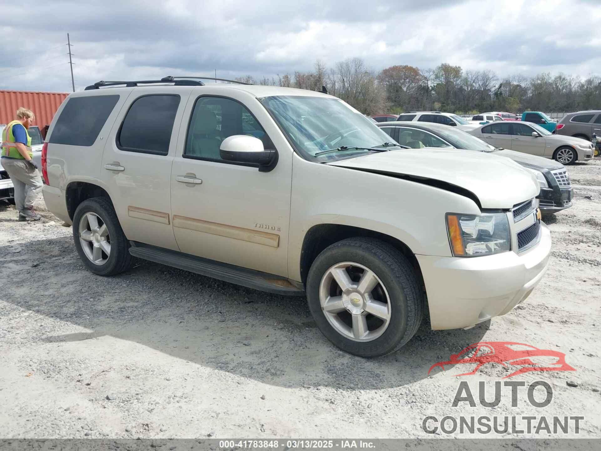CHEVROLET TAHOE 2013 - 1GNSCBE07DR290556