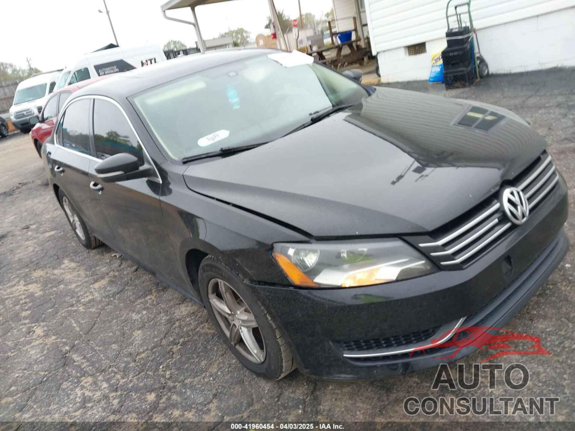 VOLKSWAGEN PASSAT 2013 - 1VWBH7A30DC130655